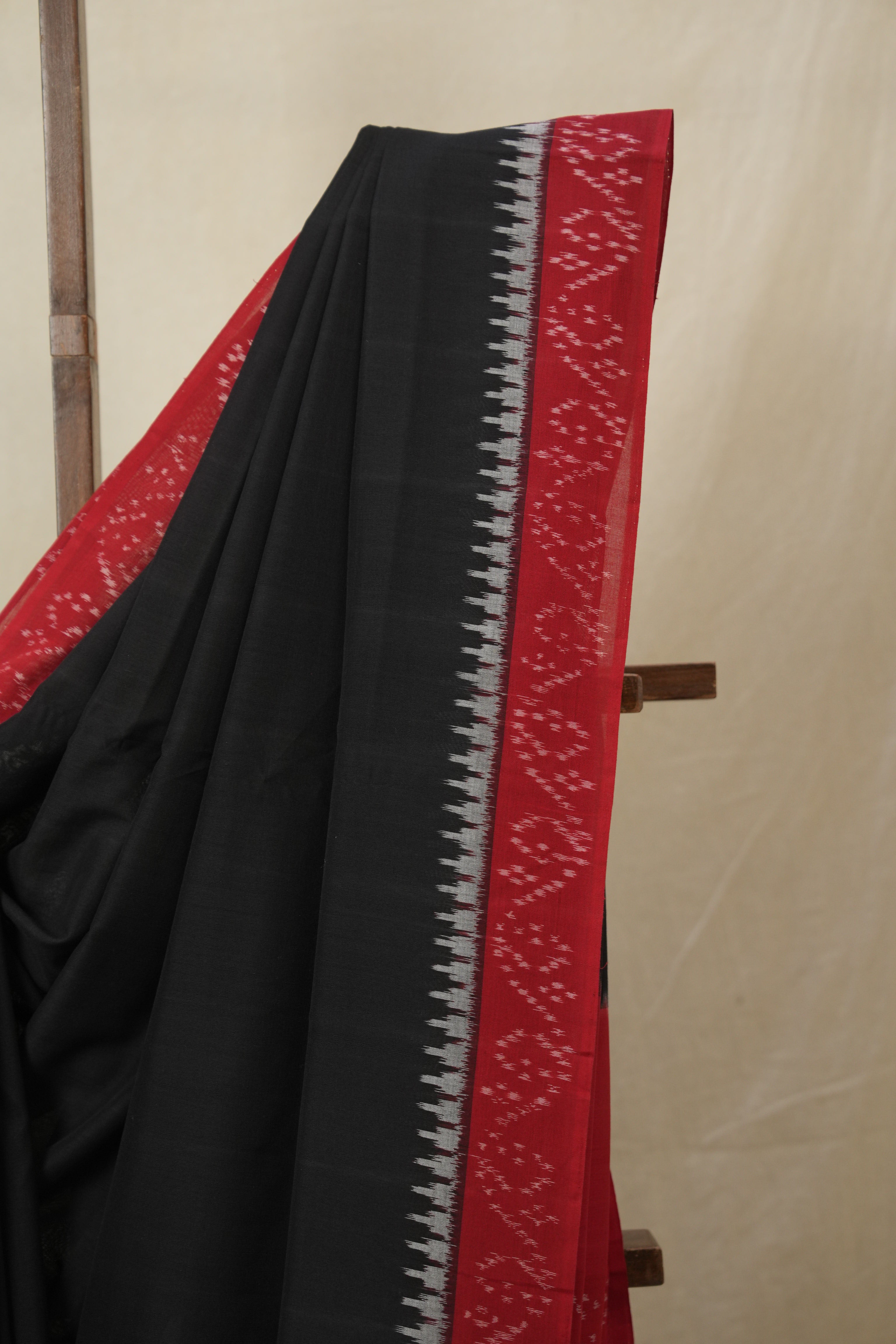 Black Pochampalli Cotton Ikat Saree - SRBPCIS722