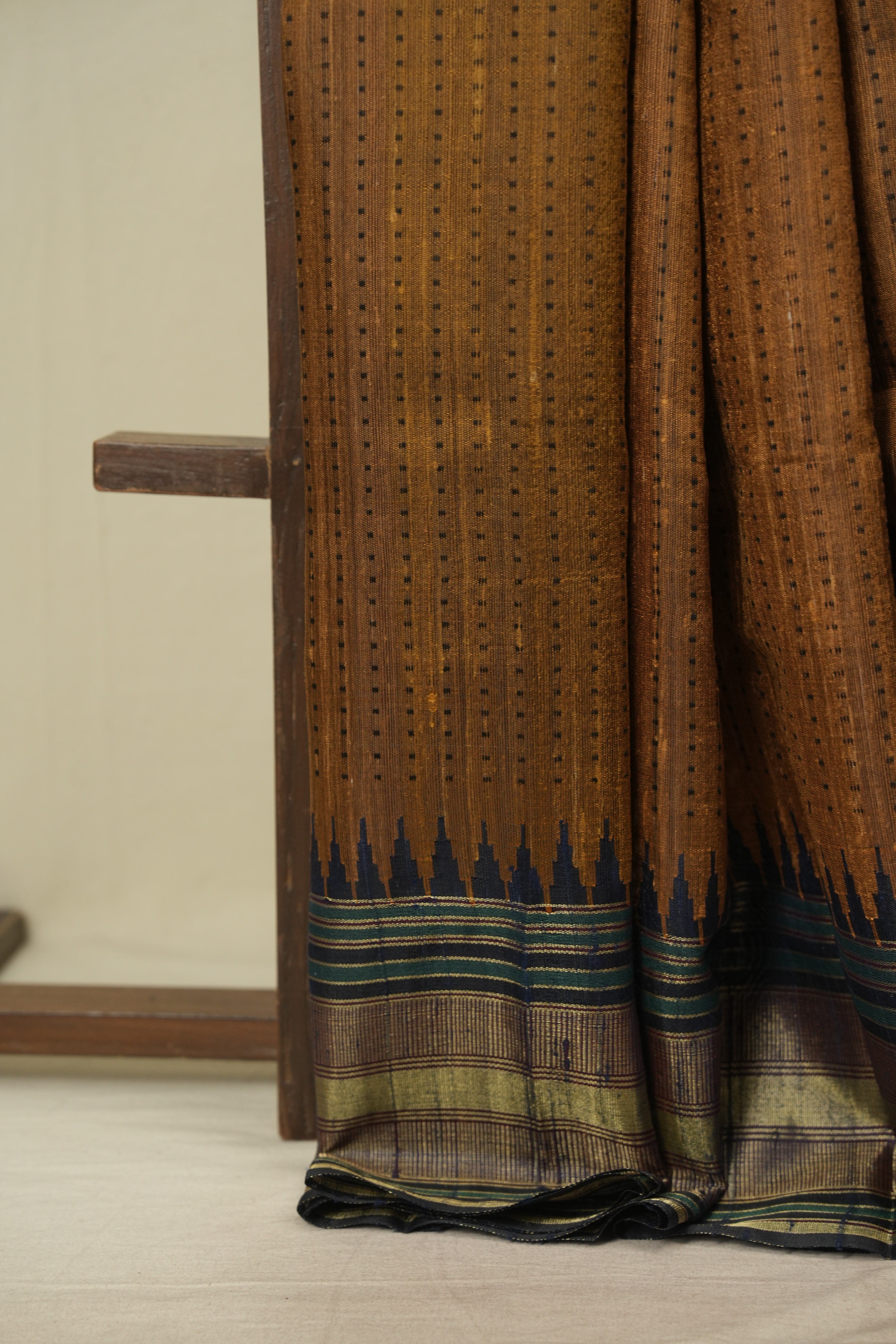 Dark Gold Raw Silk Saree - SRDGRSS1150