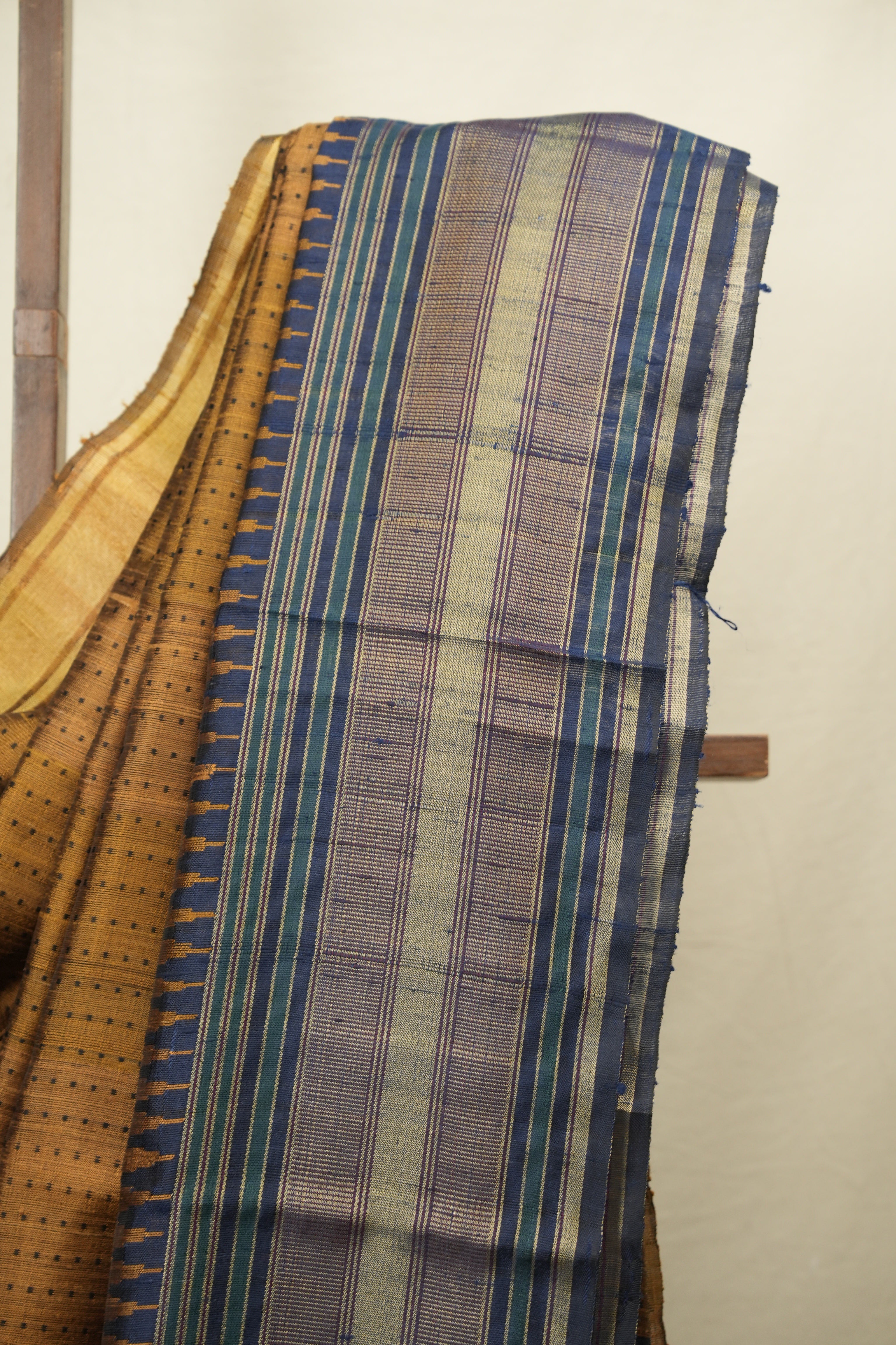 Dark Gold Raw Silk Saree - SRDGRSS1150