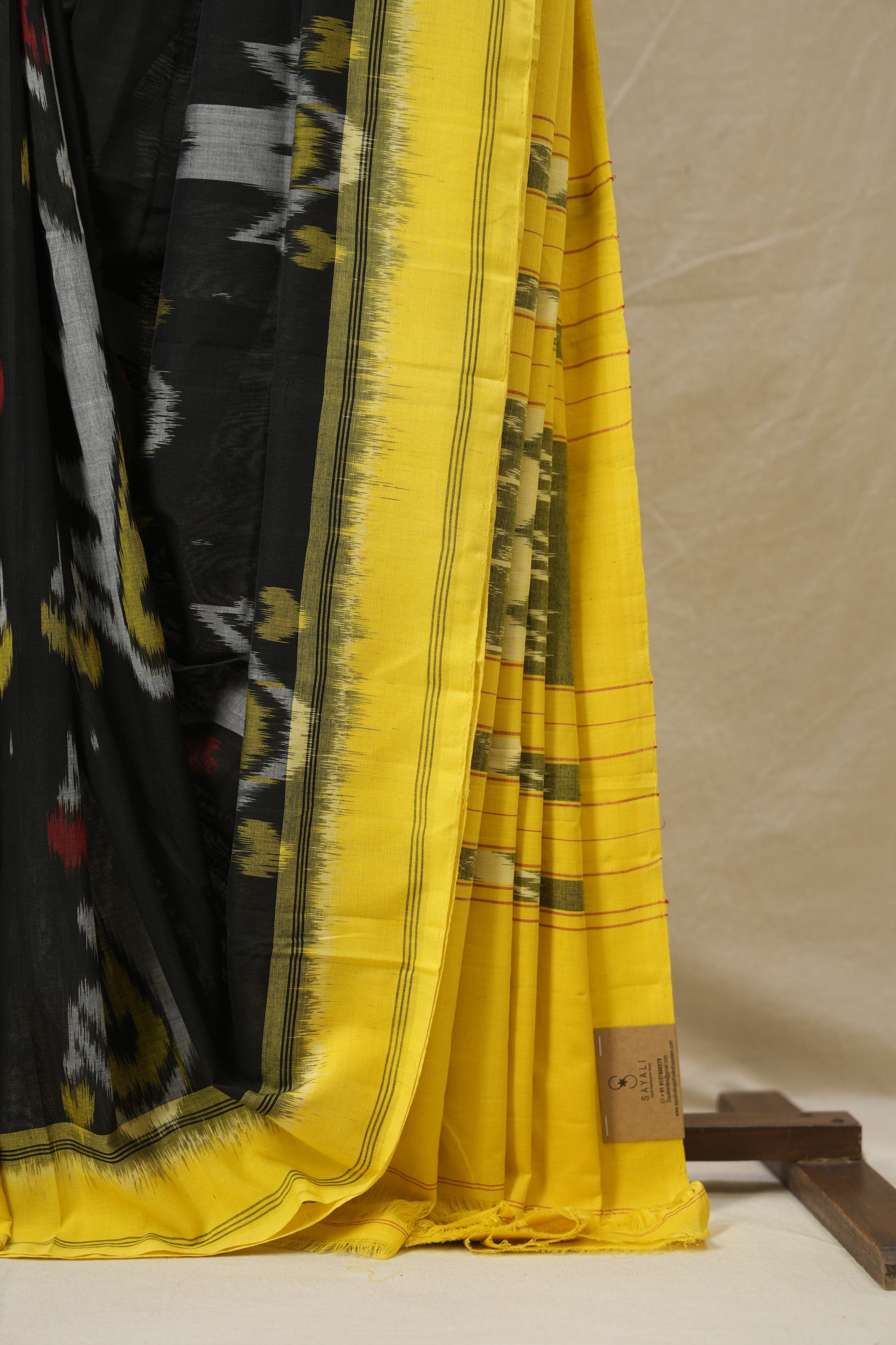 Black Pochampalli Cotton Ikat Saree - SRBPCIS691