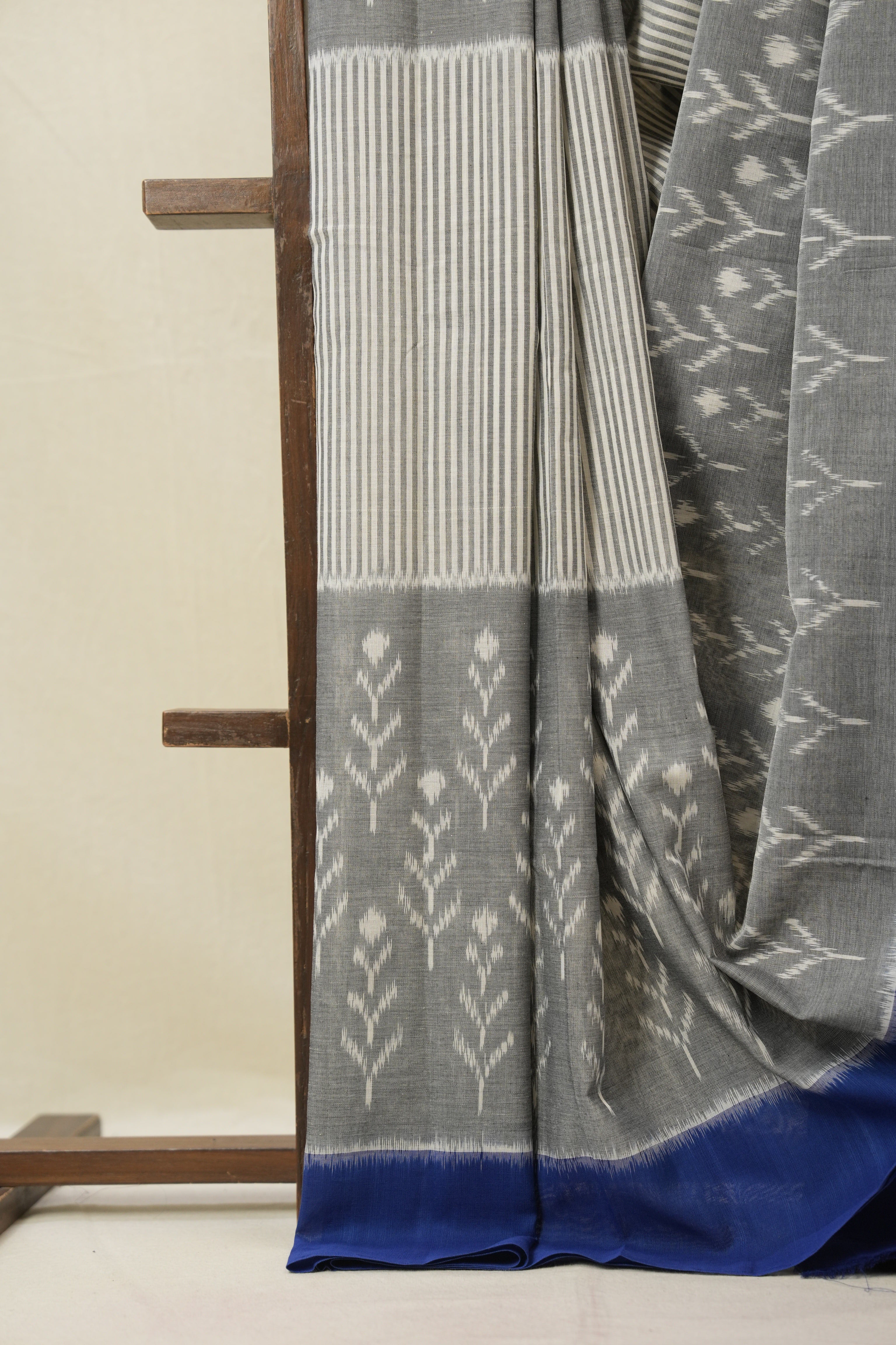 Grey Pochampalli Cotton Ikat Saree - SRWPCIS689