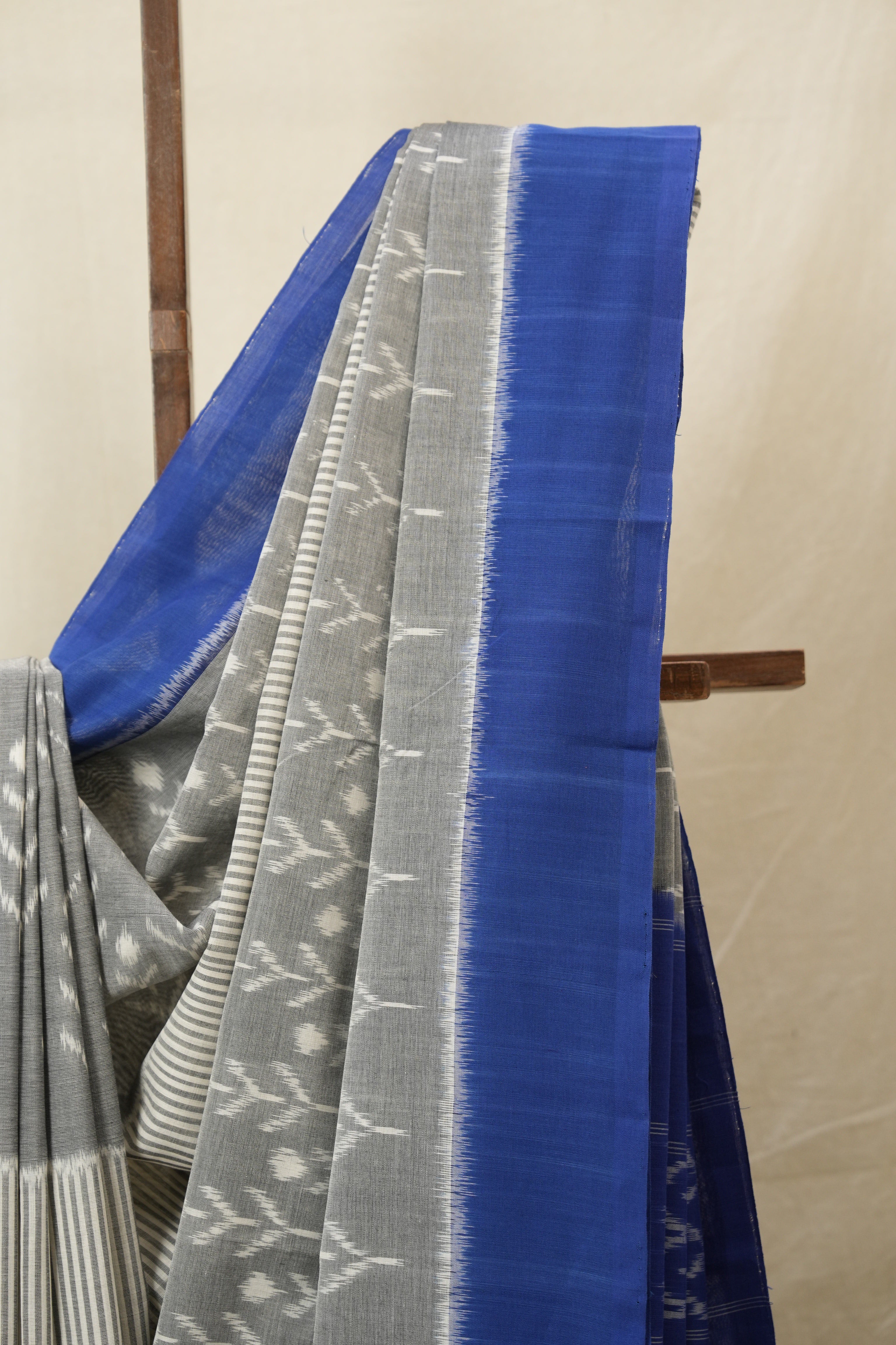 Grey Pochampalli Cotton Ikat Saree - SRWPCIS689