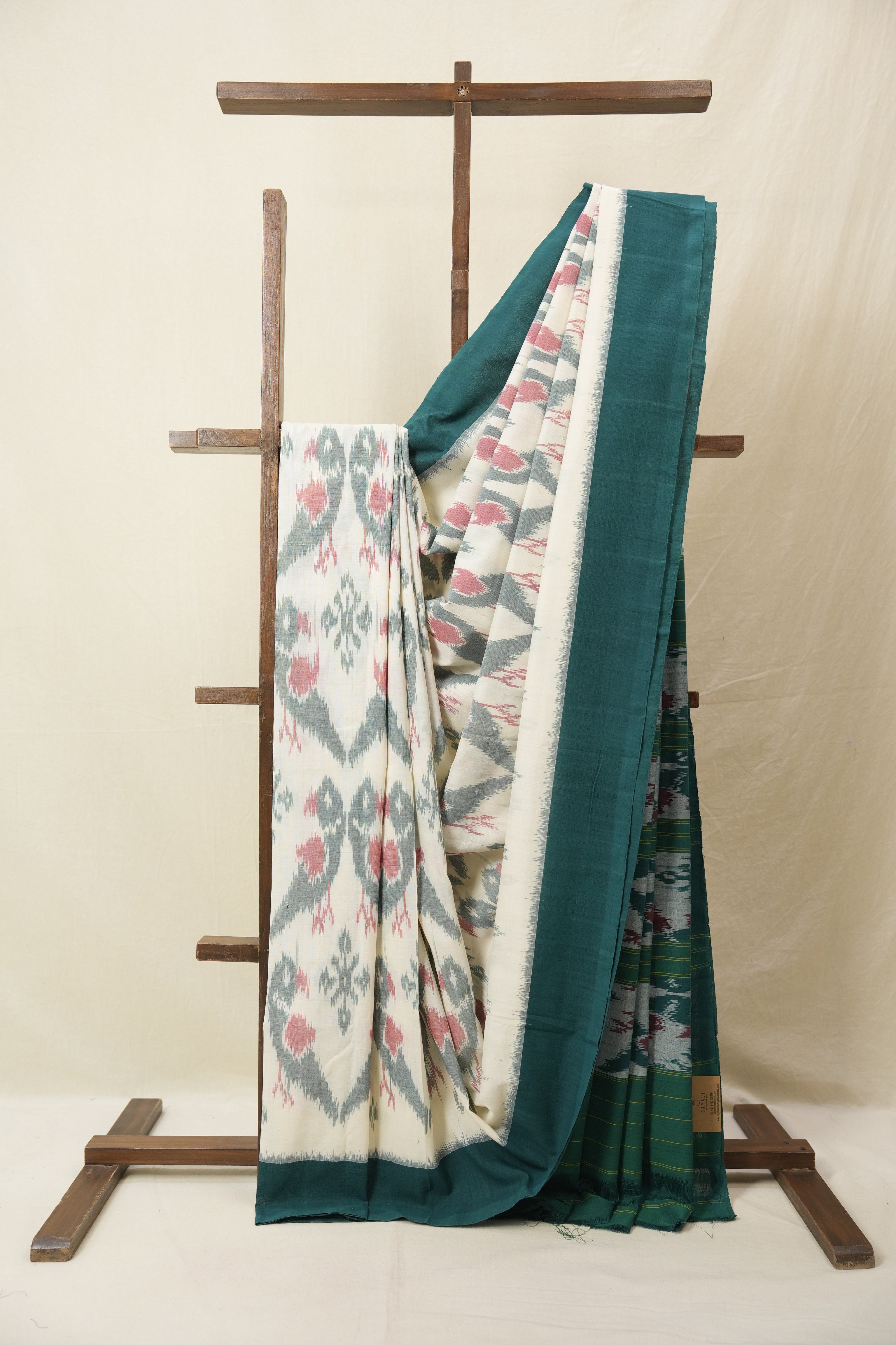 White Pochampalli Cotton Ikat Saree - SRWPCIS688