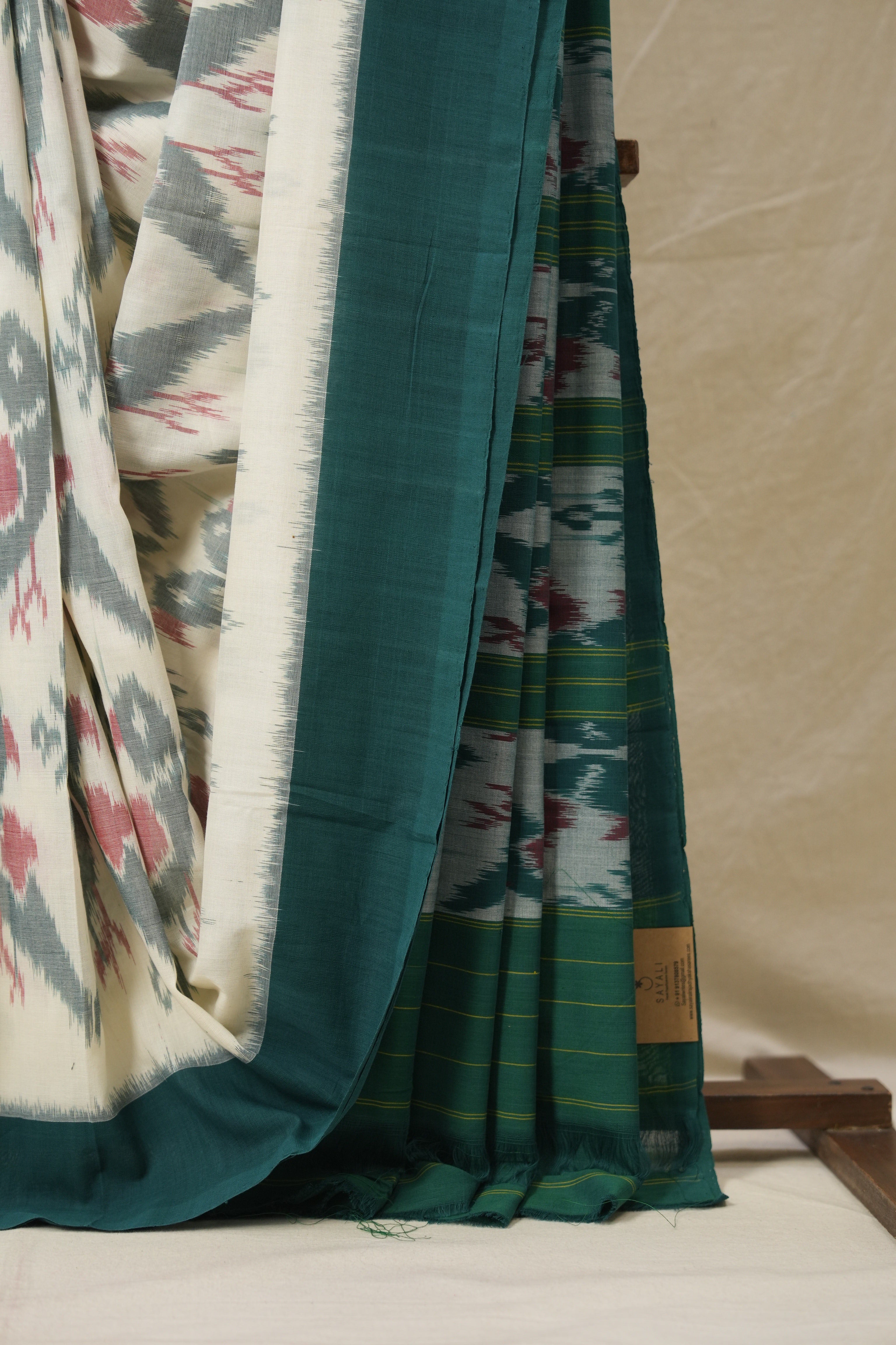White Pochampalli Cotton Ikat Saree - SRWPCIS688