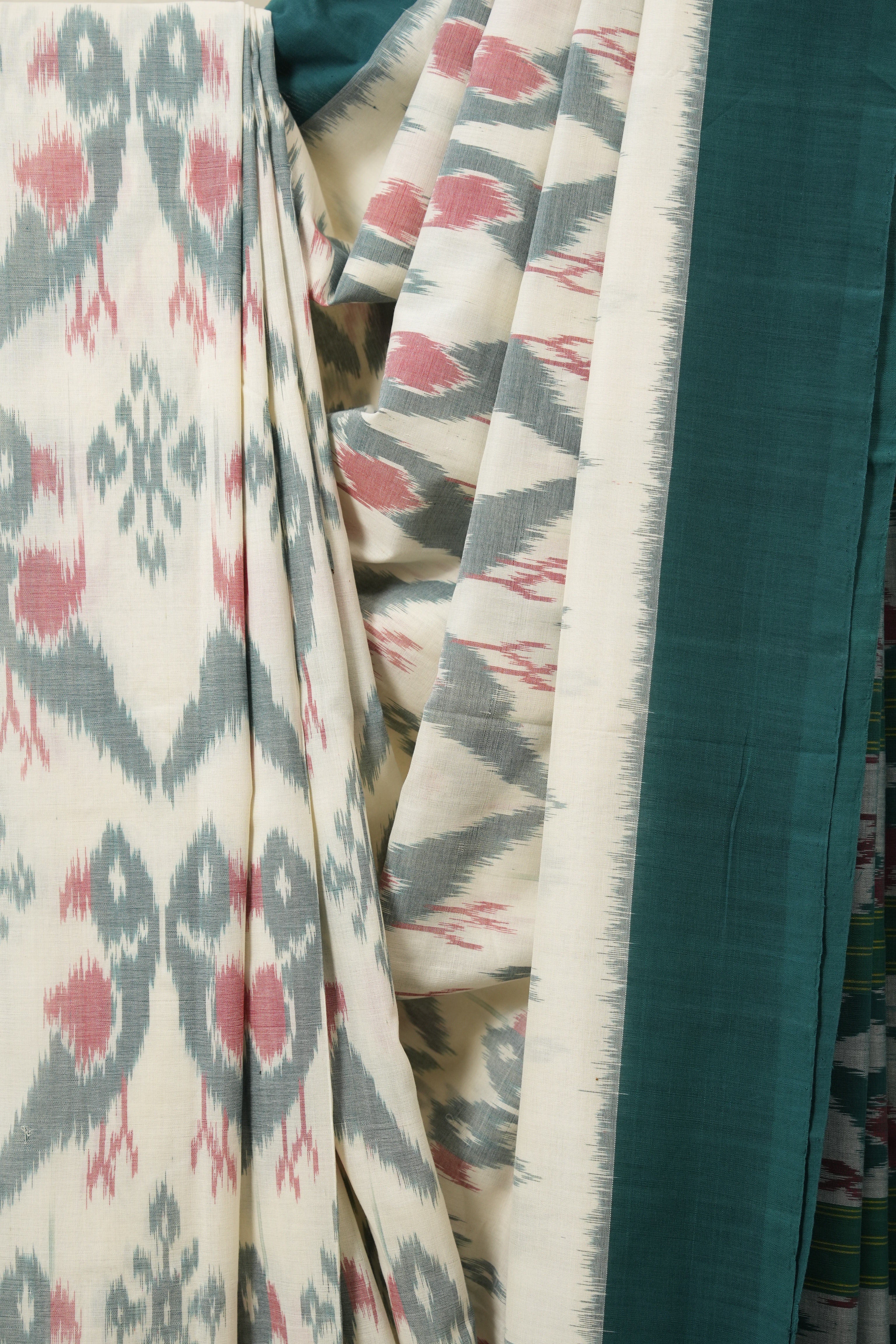 White Pochampalli Cotton Ikat Saree - SRWPCIS688