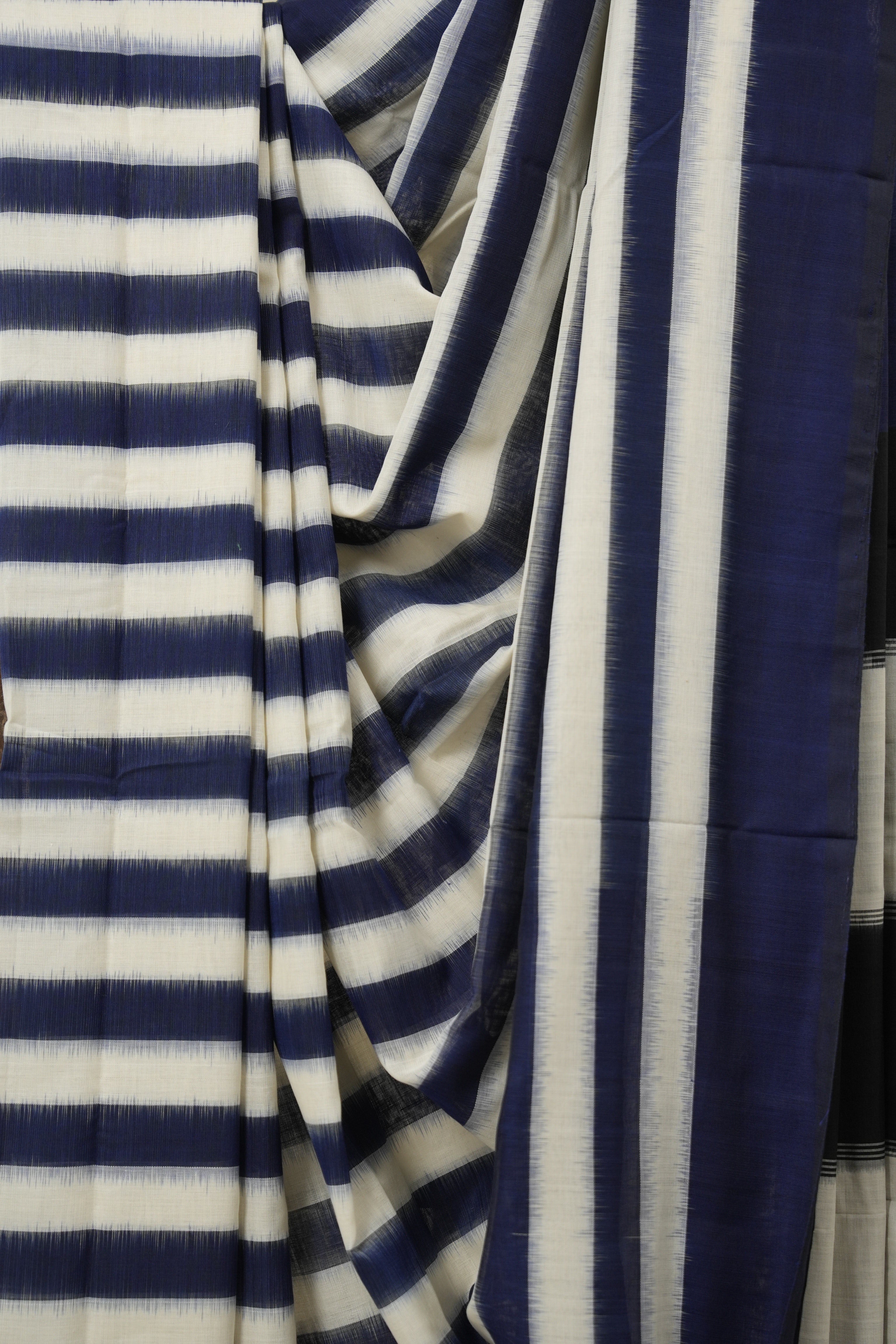 White-Blue Pochampalli Cotton Ikat Saree - SRWBPCIS664