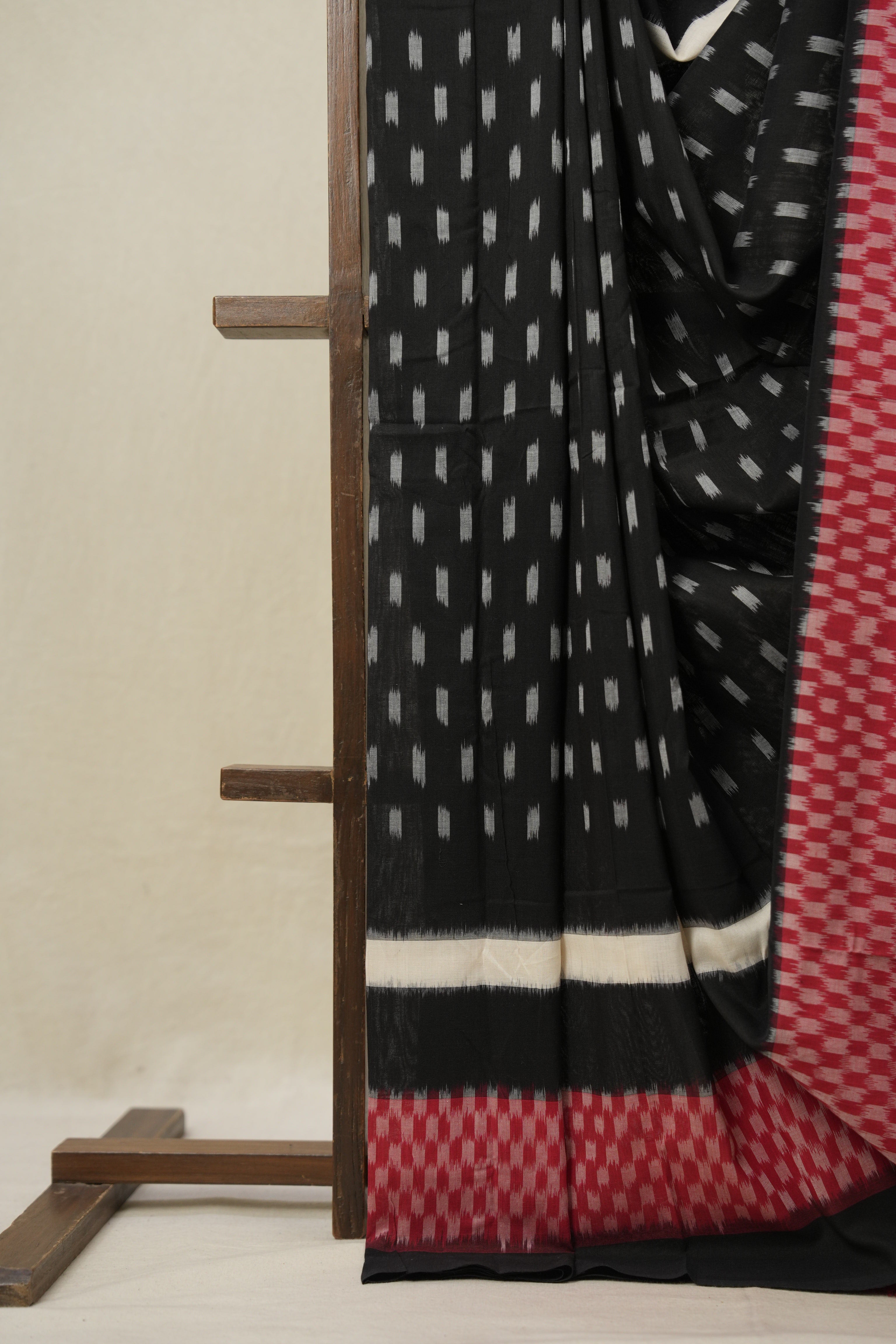 Black Pochampalli Cotton Ikat Saree - SRBPCIS662
