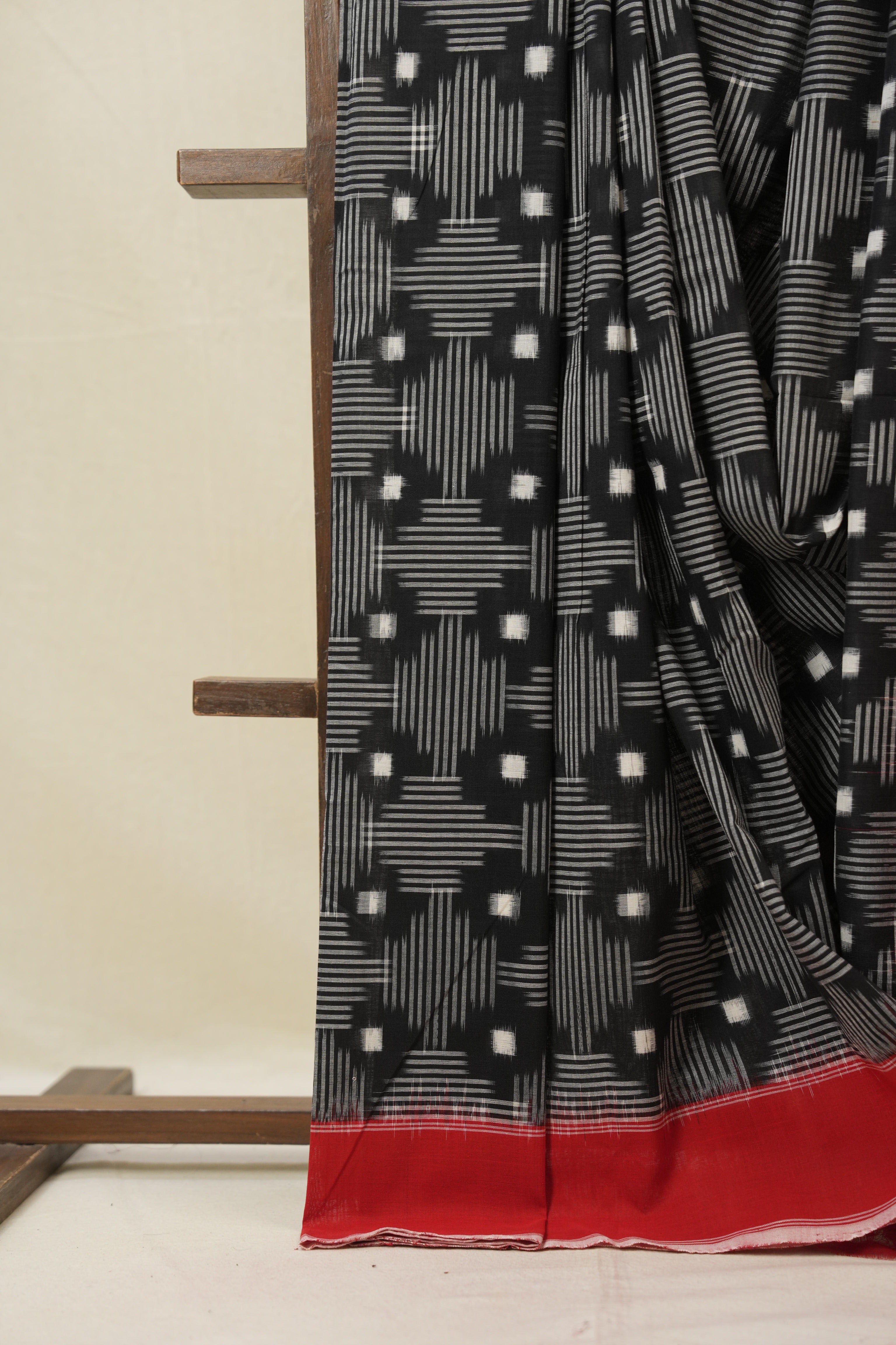 Black Pochampalli Cotton Ikat Saree - SRBPCIS711