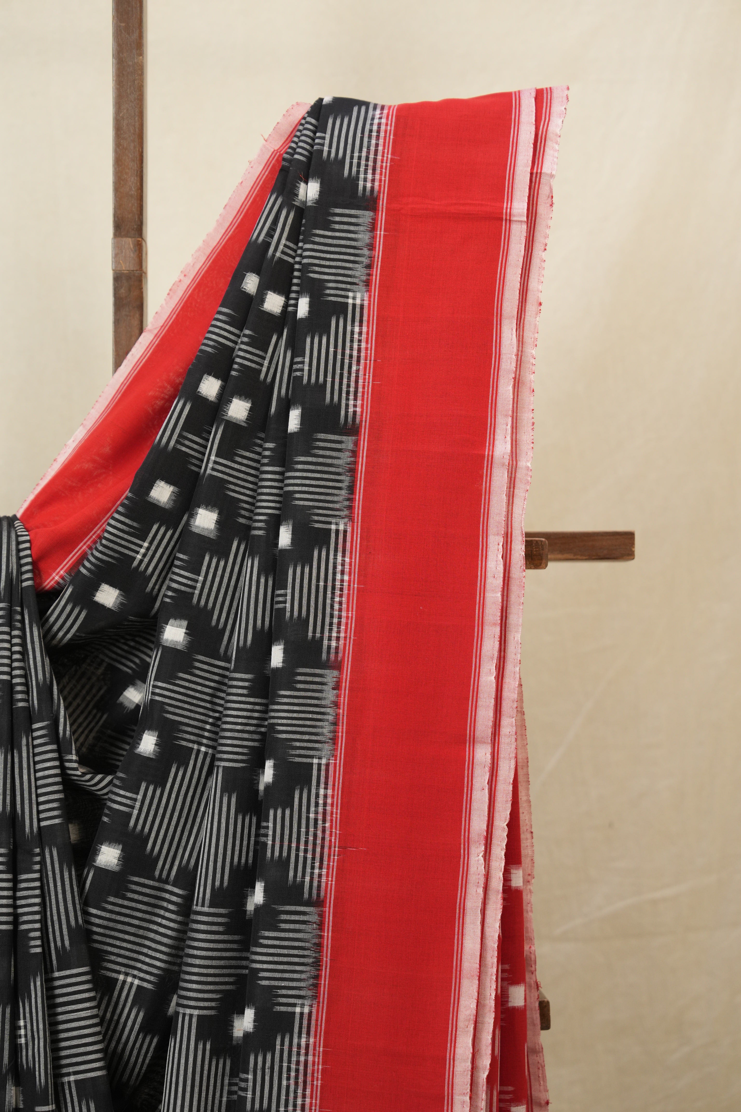 Black Pochampalli Cotton Ikat Saree - SRBPCIS711