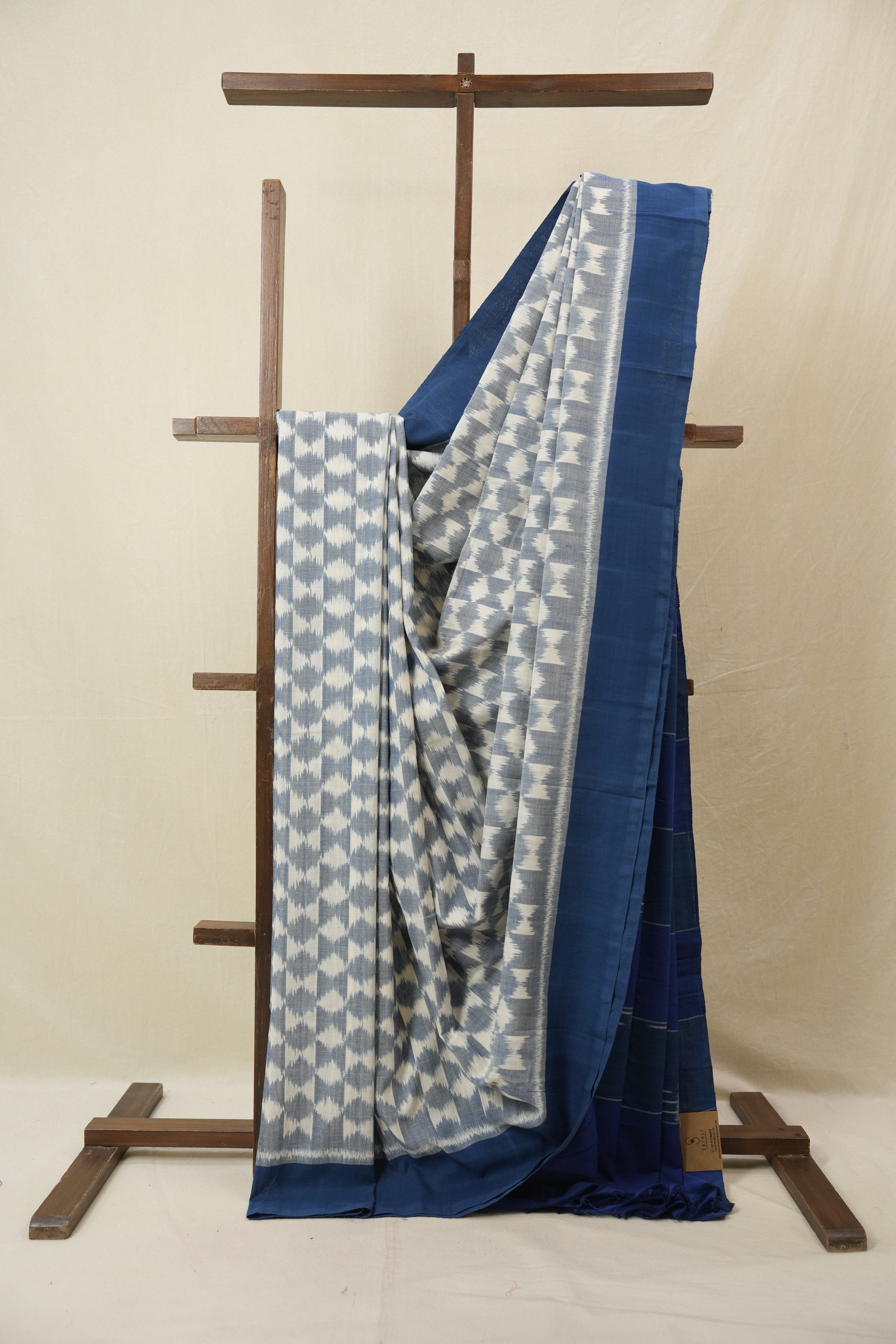 White - Teal Blue Pochampalli Cotton Ikat Saree - SRWTBPCIS669