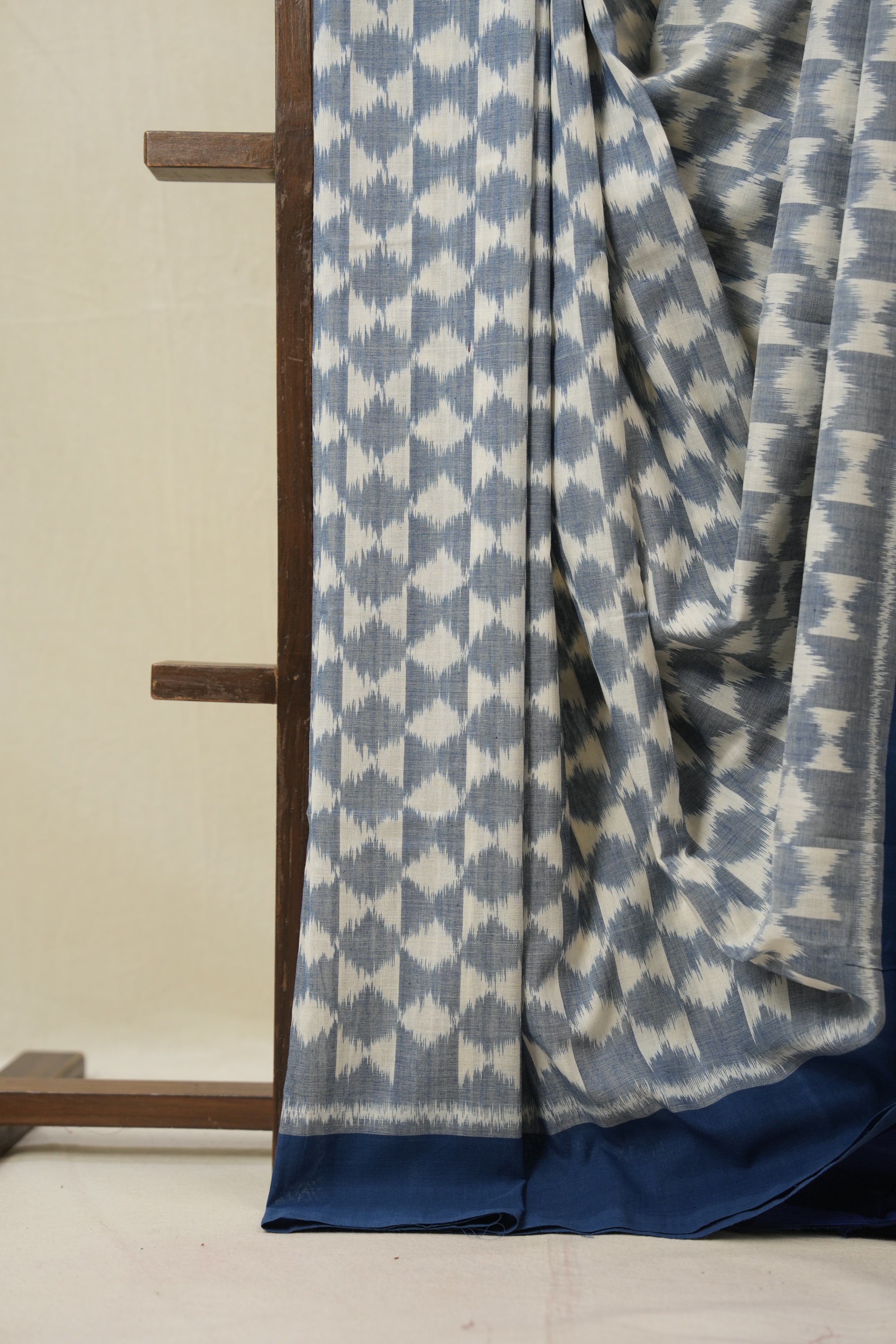 White - Teal Blue Pochampalli Cotton Ikat Saree - SRWTBPCIS669