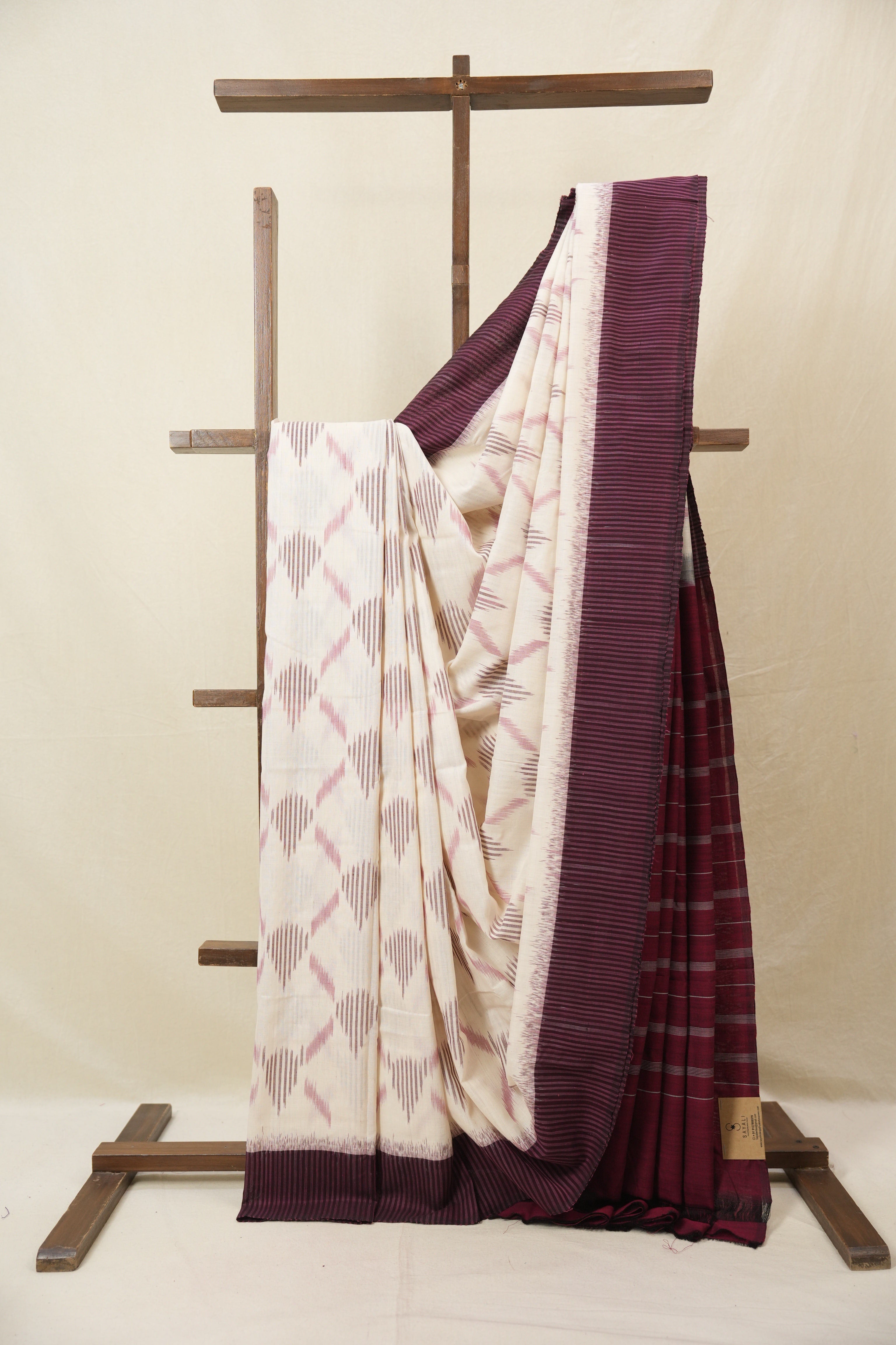 Off-White Pochampalli Cotton Ikat Saree - SROWPCIS672