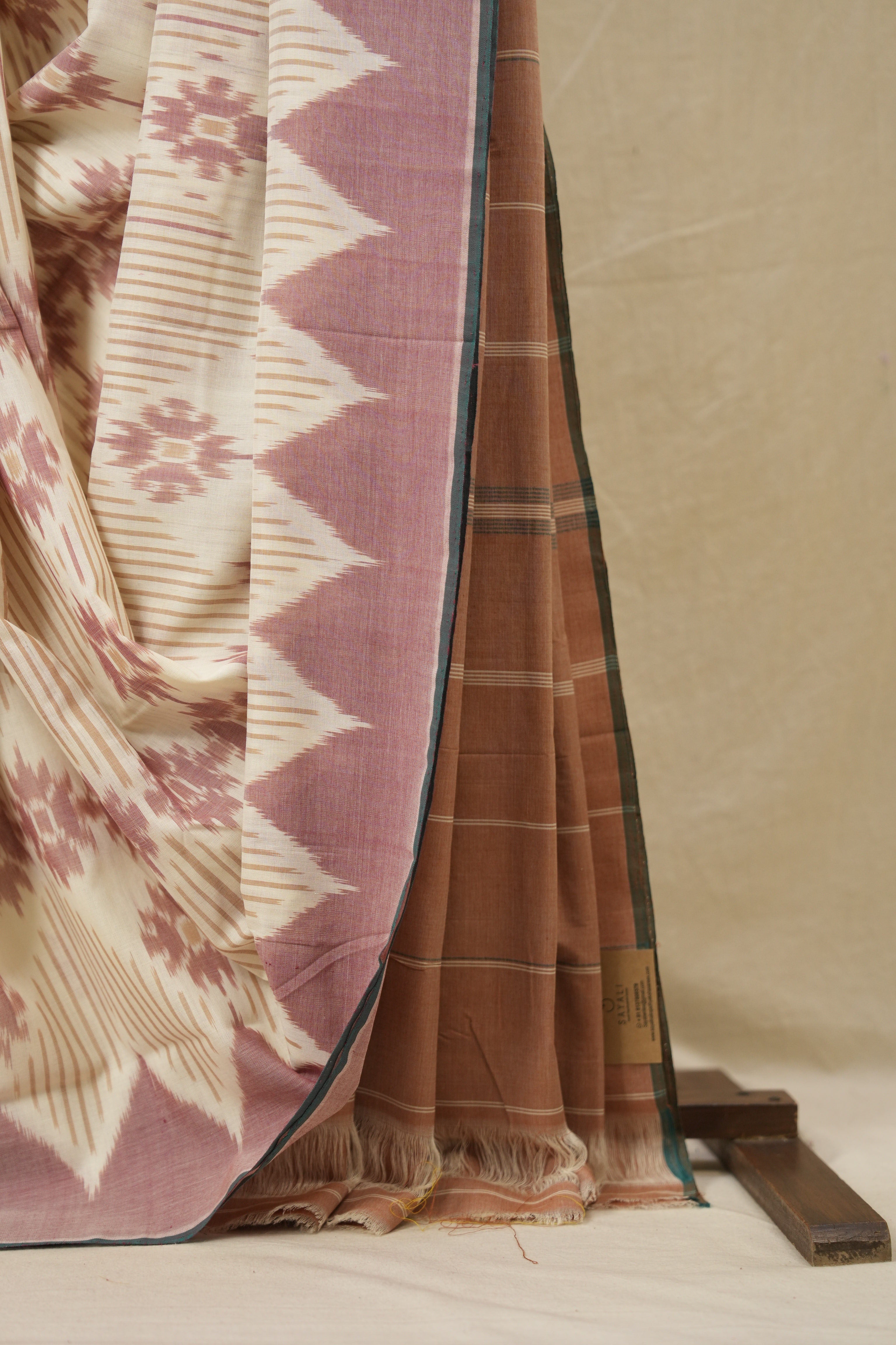 Off-White Pochampalli Cotton Ikat Saree - SROWPCIS673