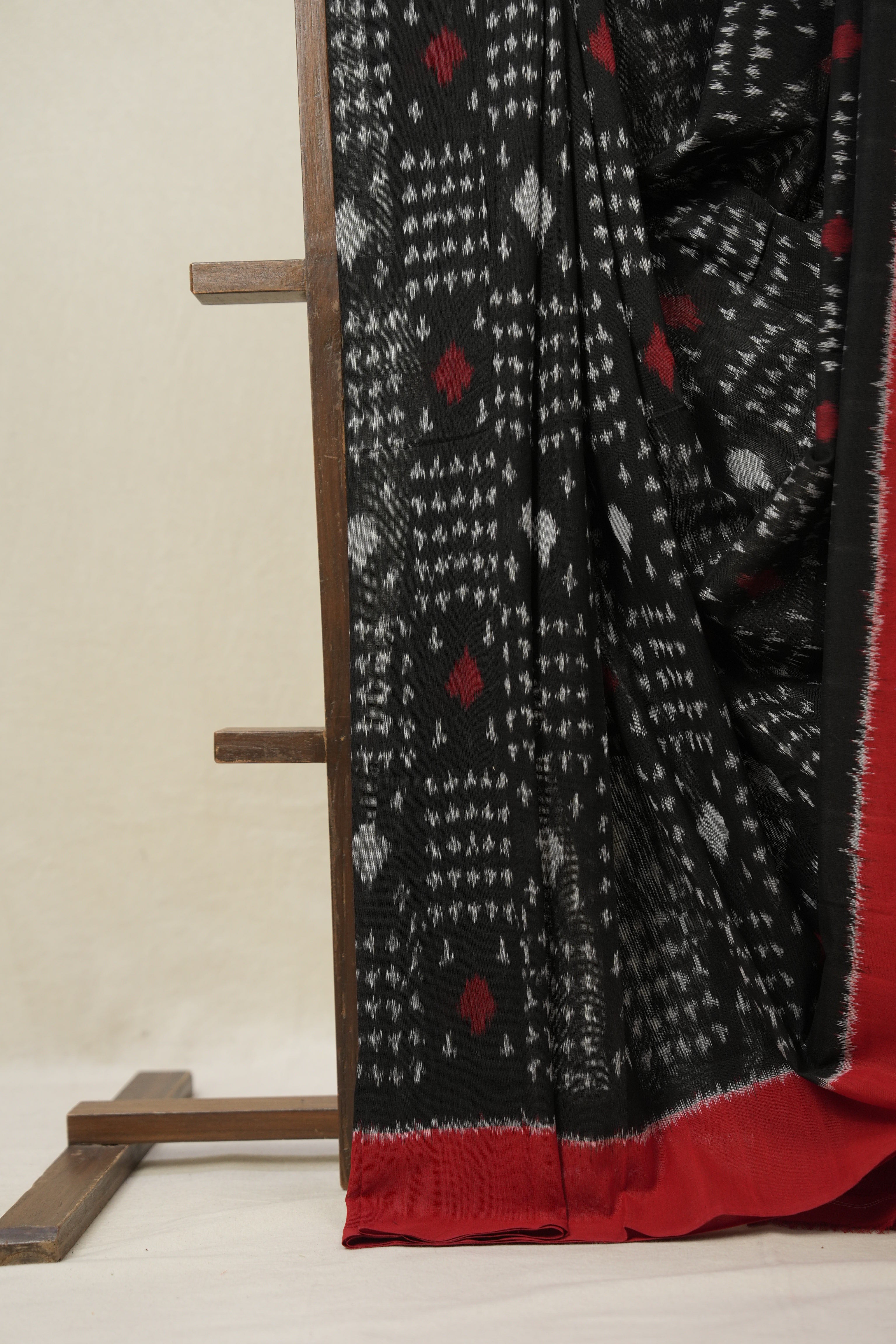 Black Pochampalli Cotton Ikat Saree - SRBPCIS651