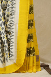 White Pochampalli Cotton Ikat Saree - SRWPCIS674