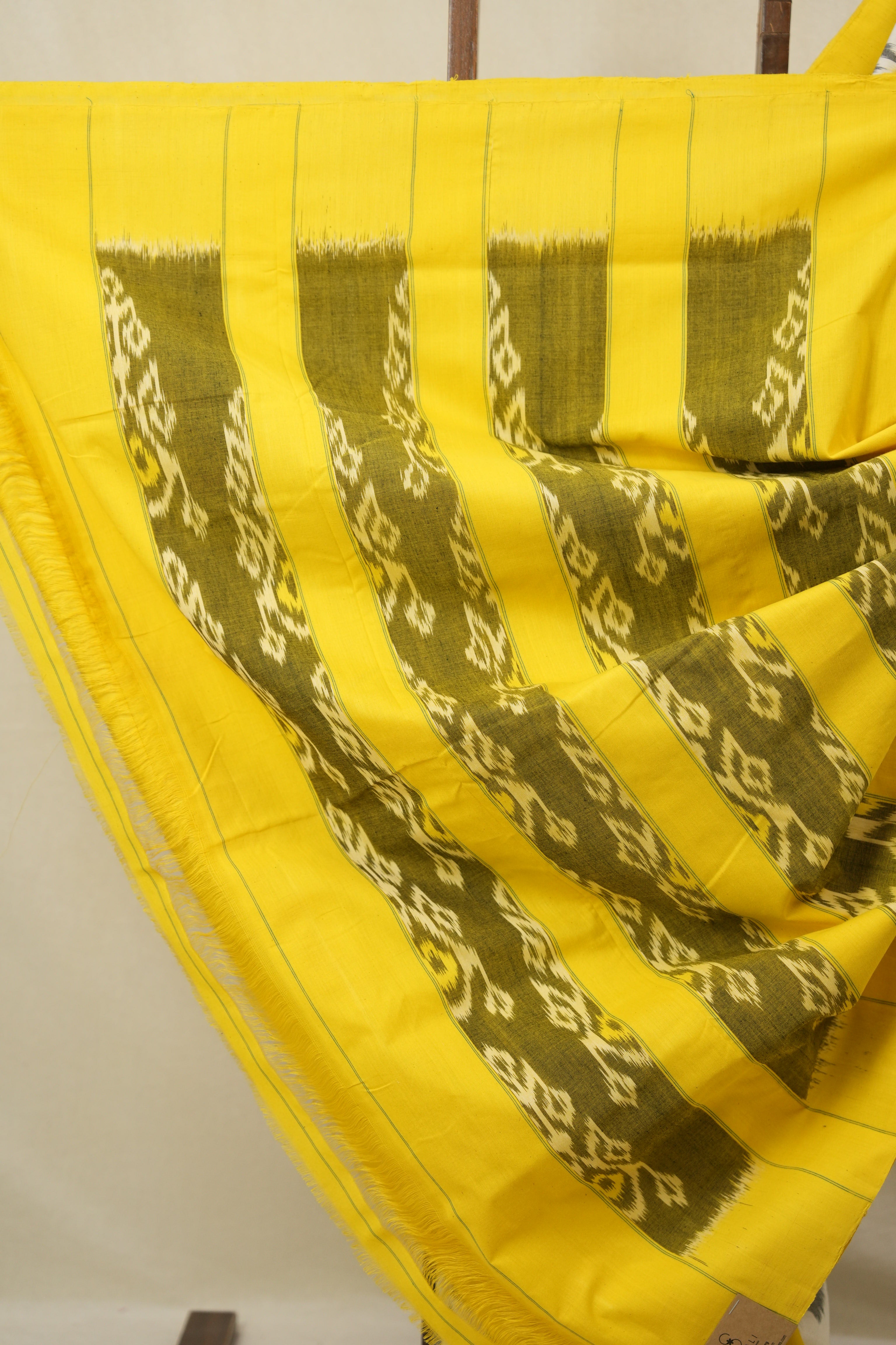 White Pochampalli Cotton Ikat Saree - SRWPCIS674