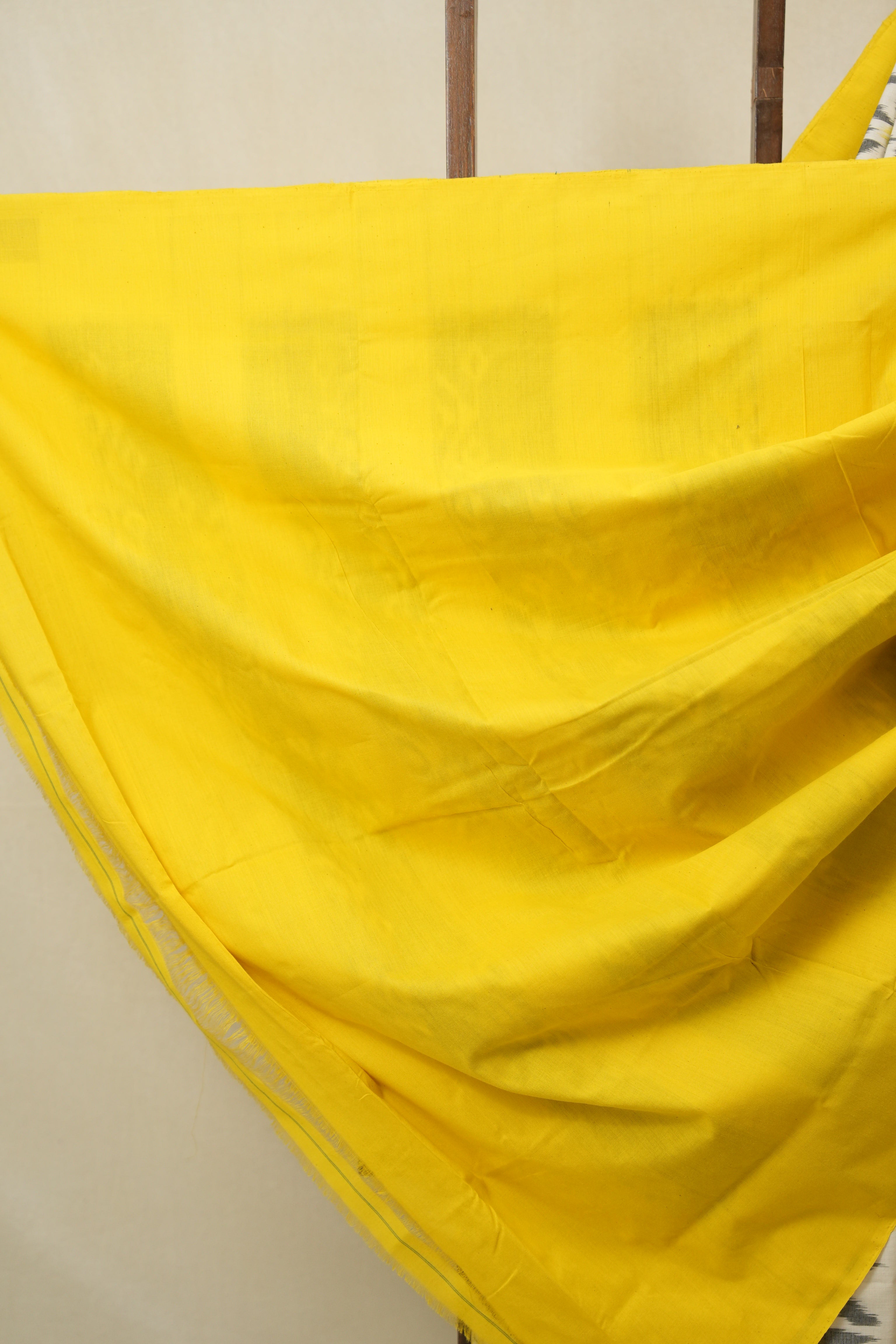 White Pochampalli Cotton Ikat Saree - SRWPCIS674