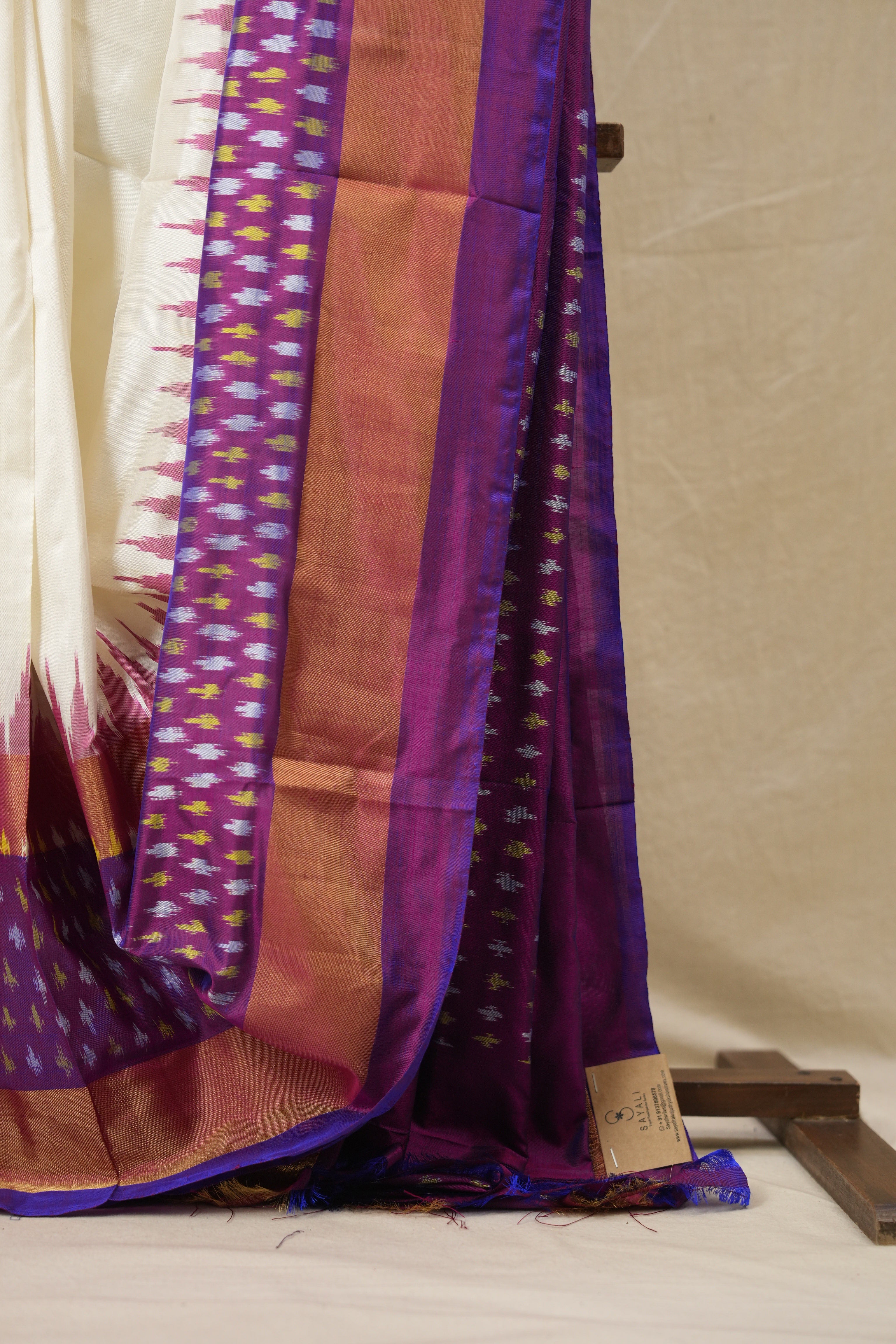 White Pochampalli Silk Ikat Saree - SRWPSIS311