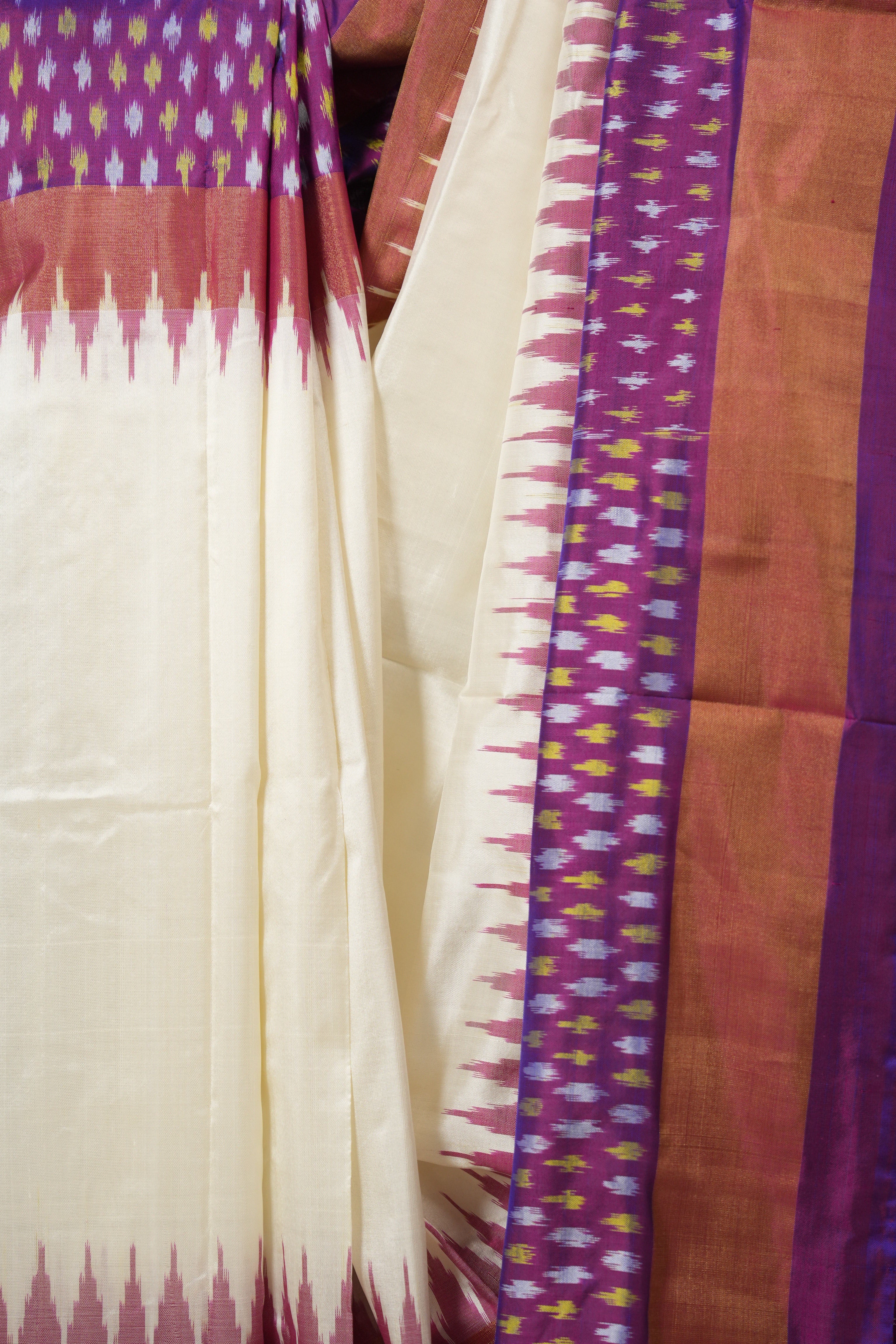 White Pochampalli Silk Ikat Saree - SRWPSIS311