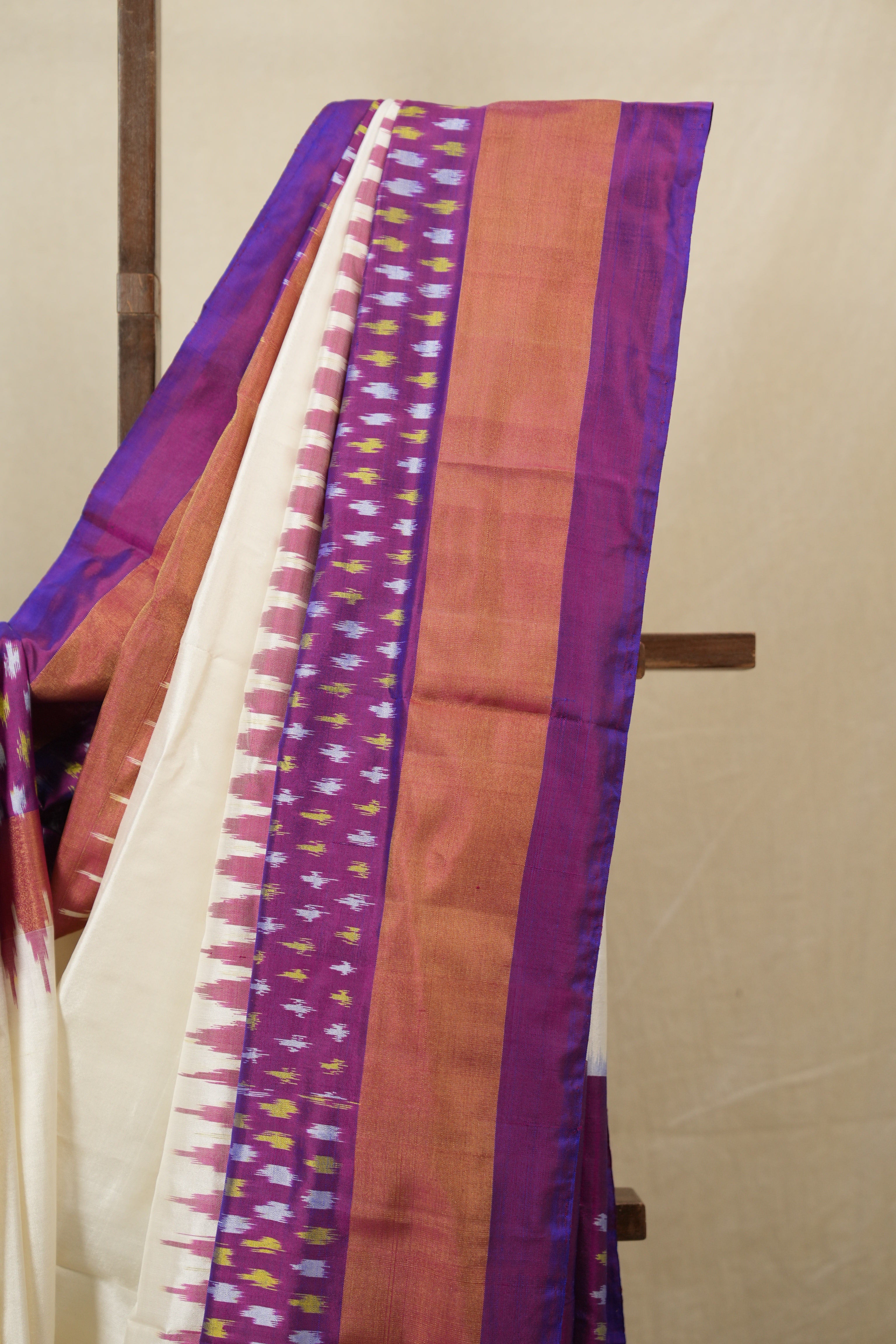 White Pochampalli Silk Ikat Saree - SRWPSIS311