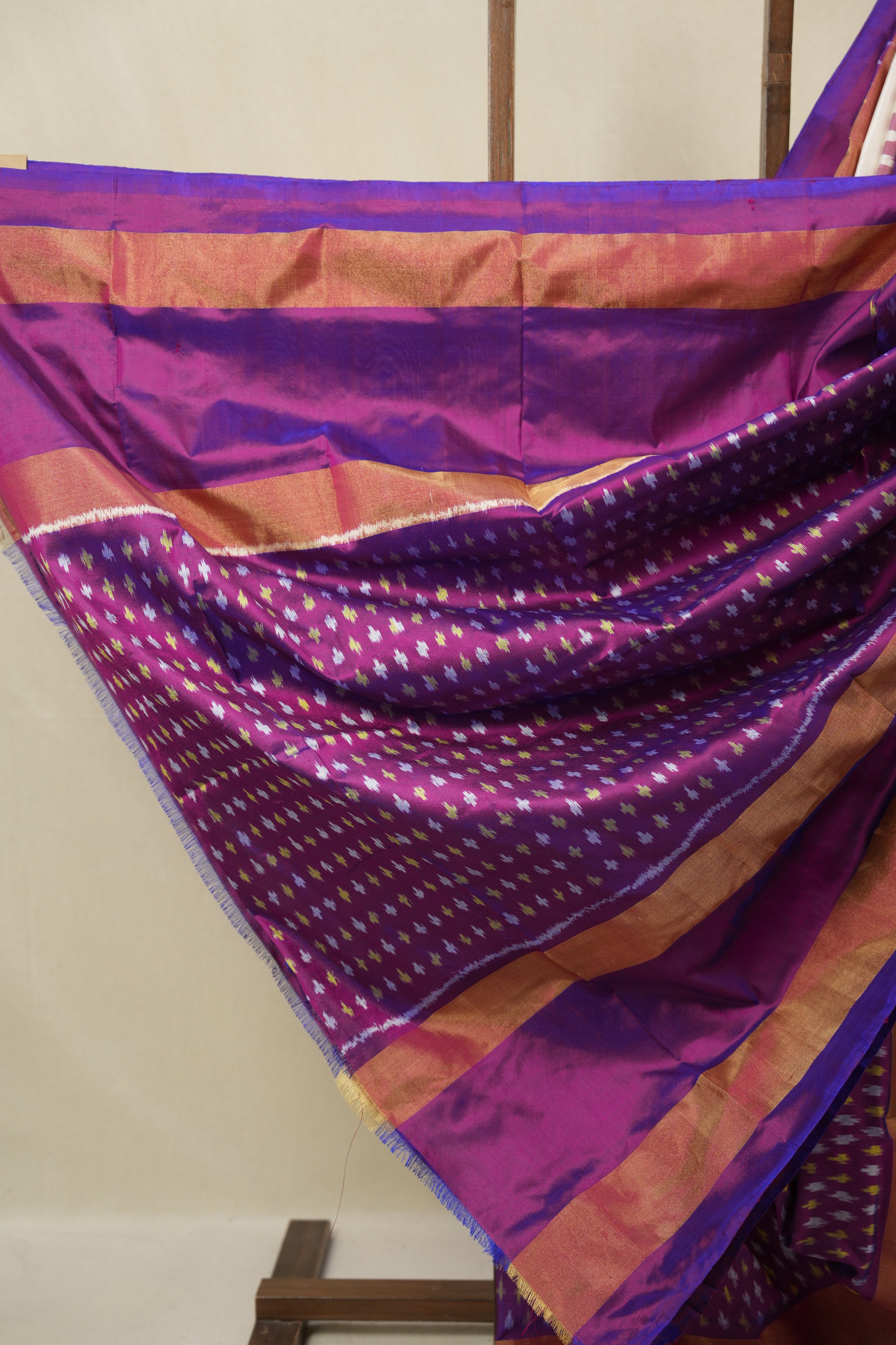 White Pochampalli Silk Ikat Saree - SRWPSIS311