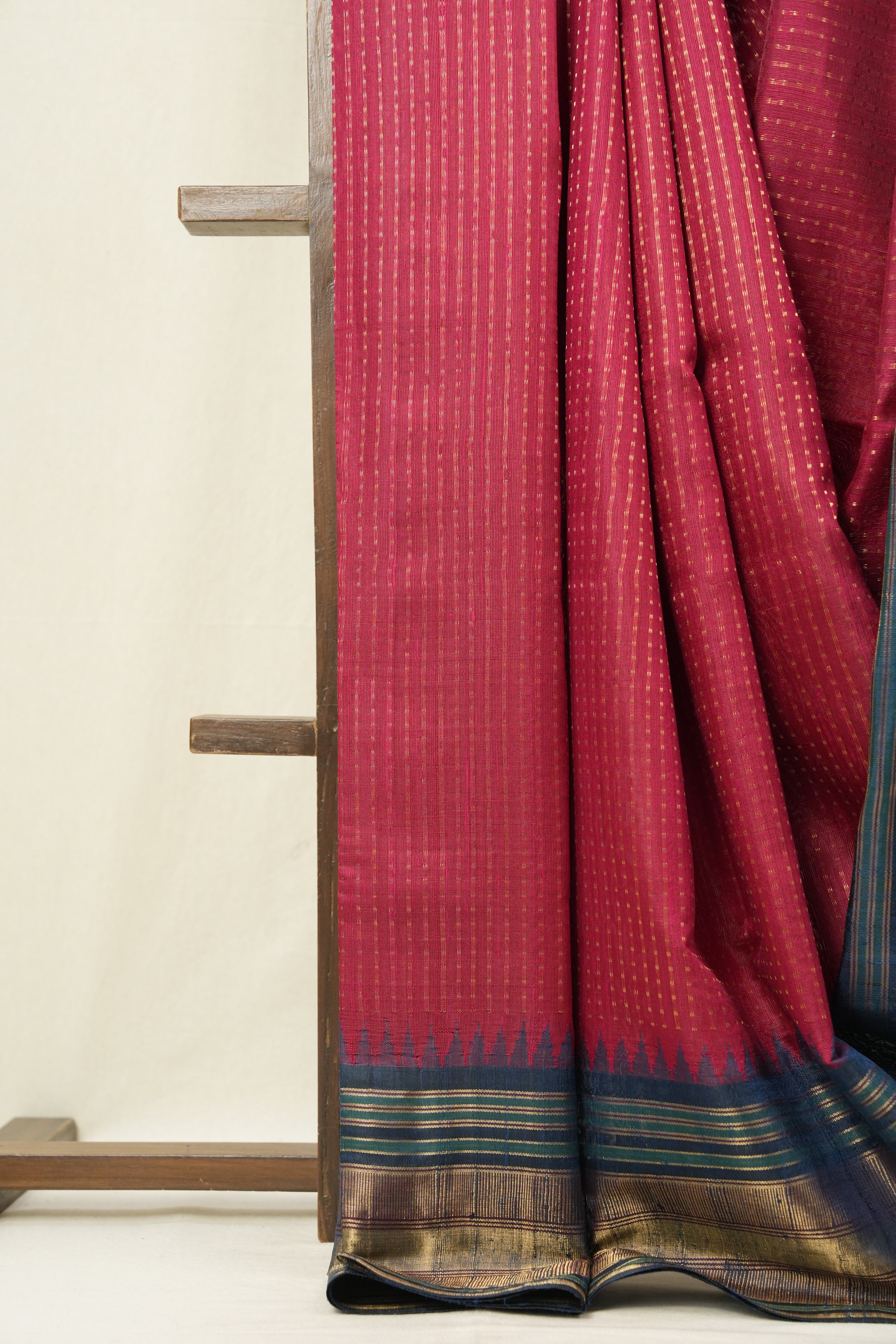 Red Raw Silk Saree - SRRRSS636