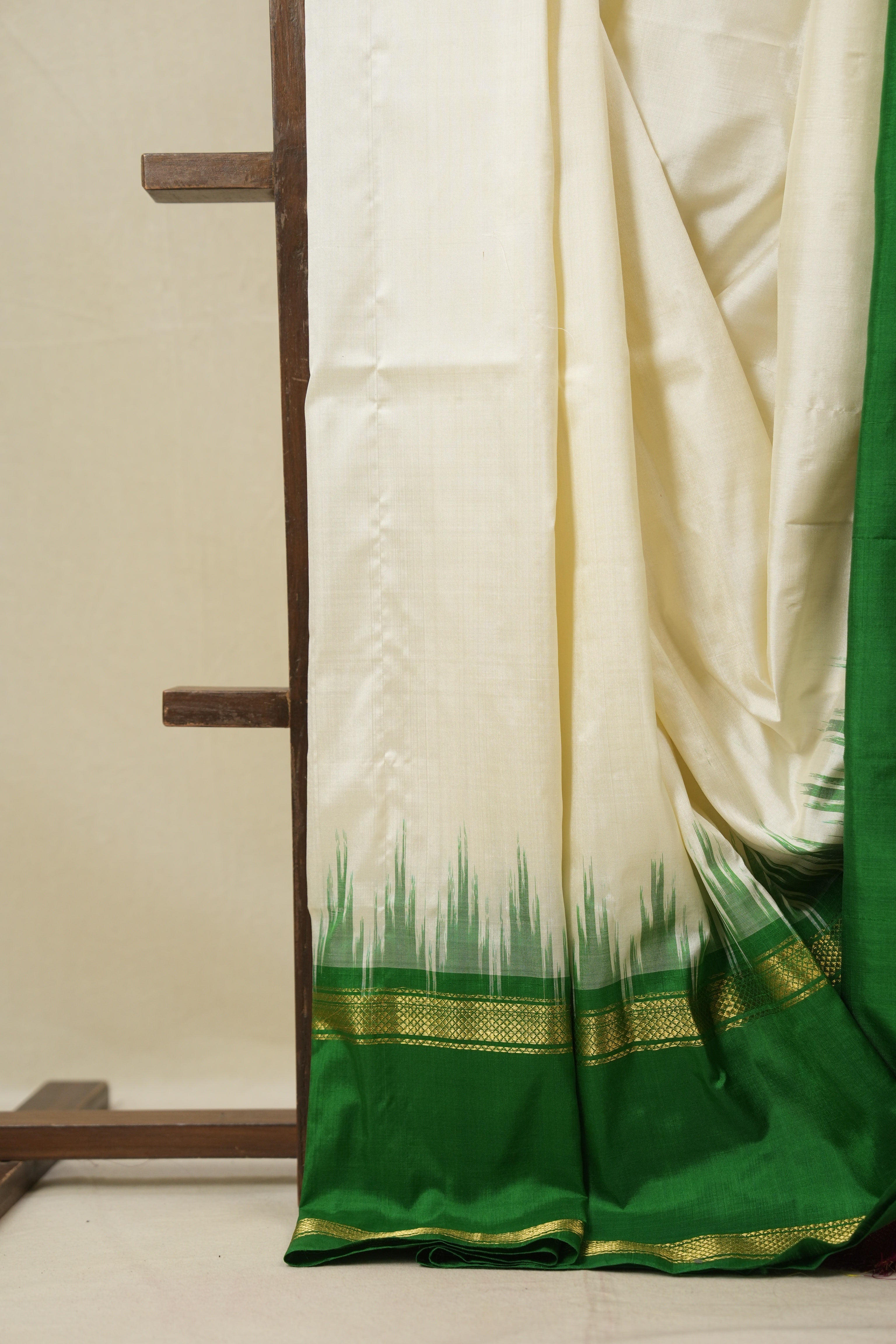 Cream Pochampalli Silk Ikat Saree - SRCPSIS304