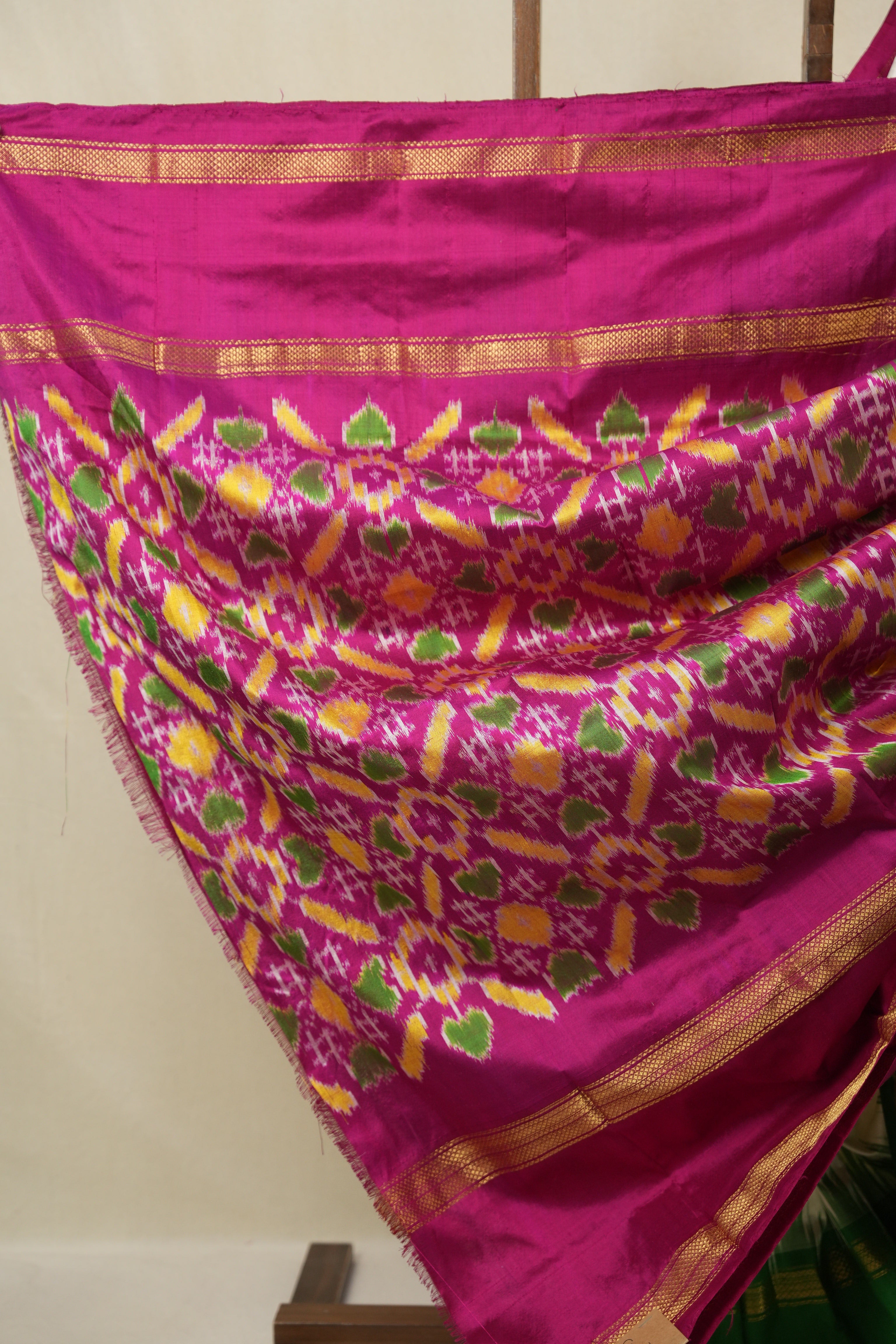 Cream Pochampalli Silk Ikat Saree - SRCPSIS304