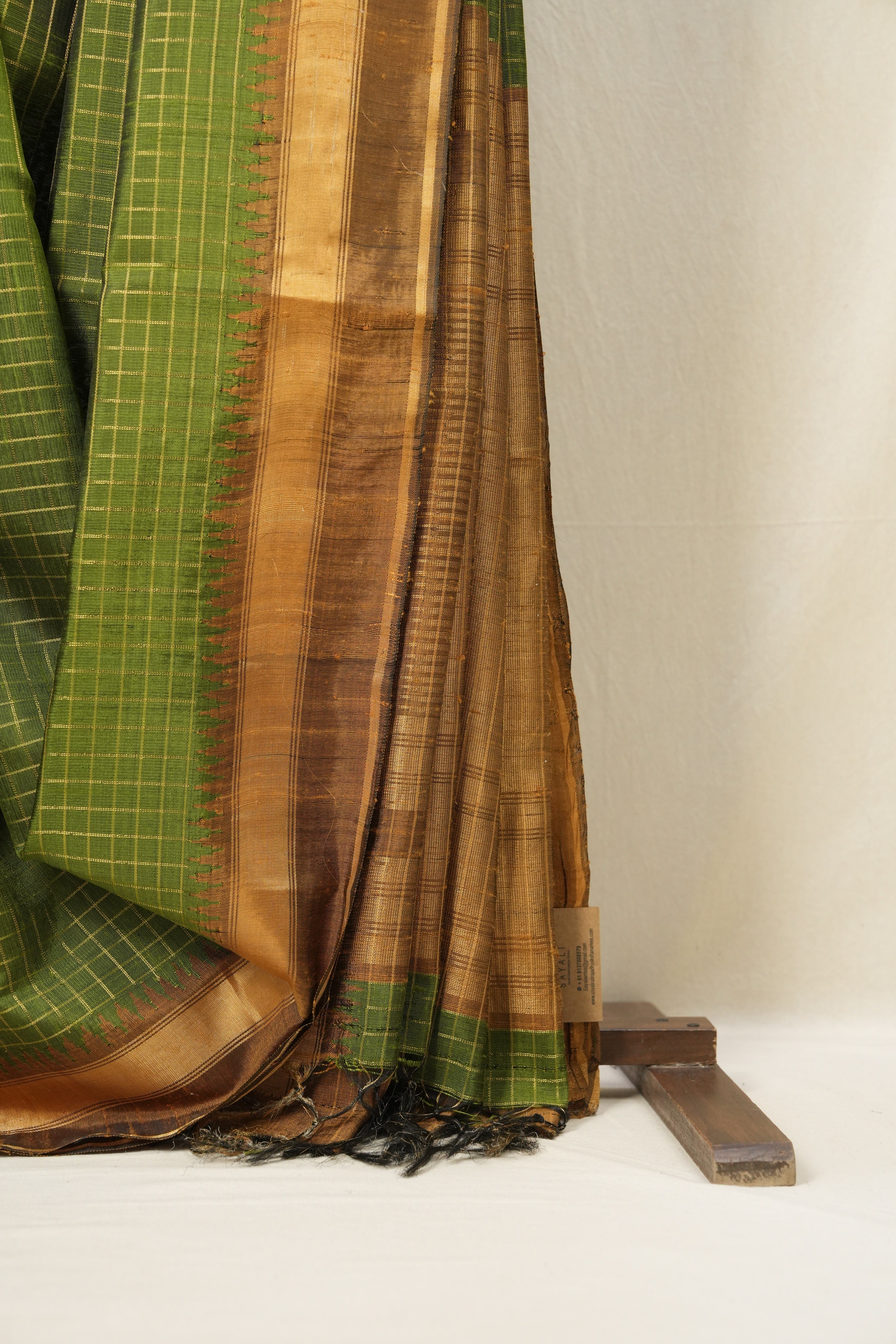 Mehendi Green Raw Silk Saree - SRMGRSS389