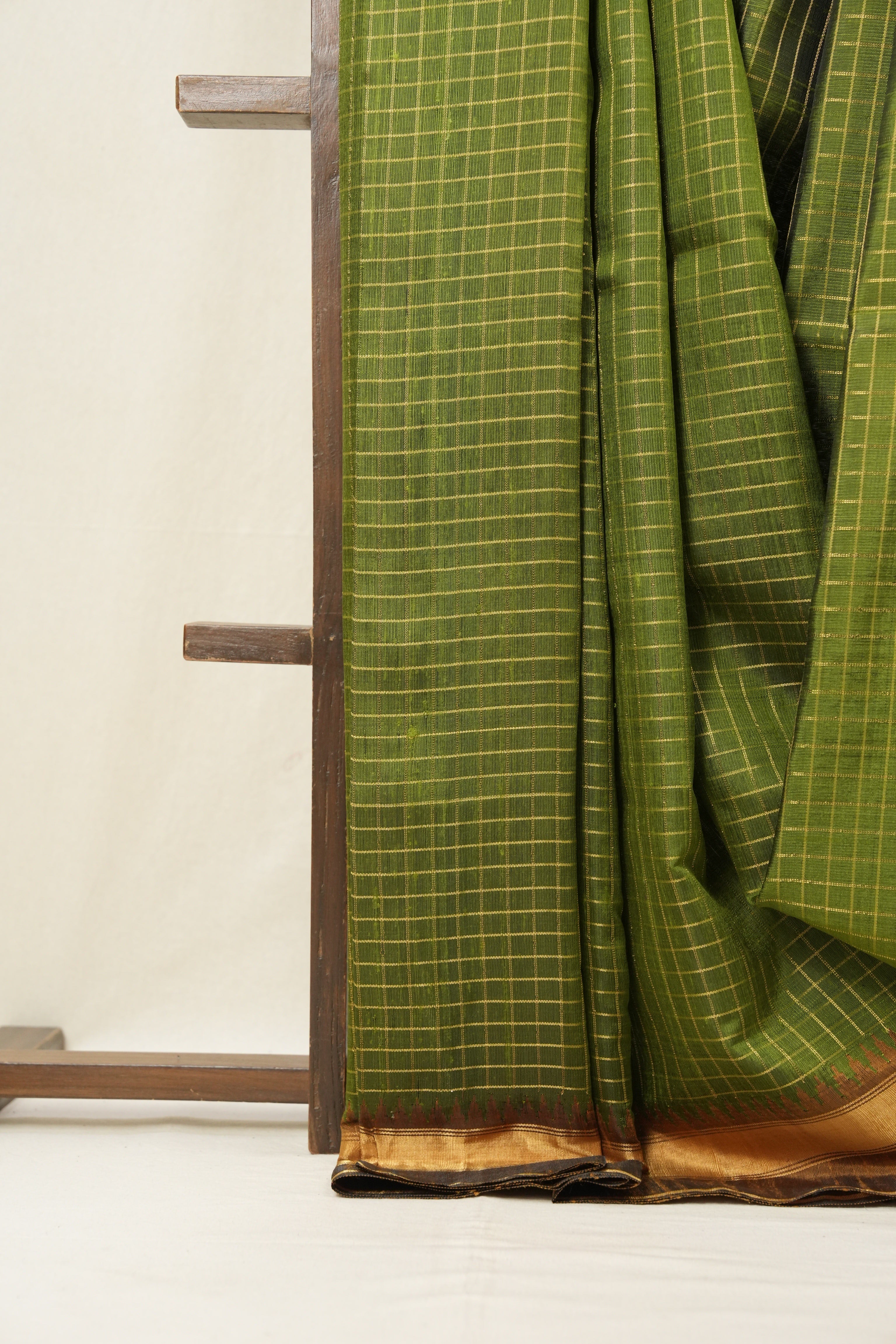 Mehendi Green Raw Silk Saree - SRMGRSS389