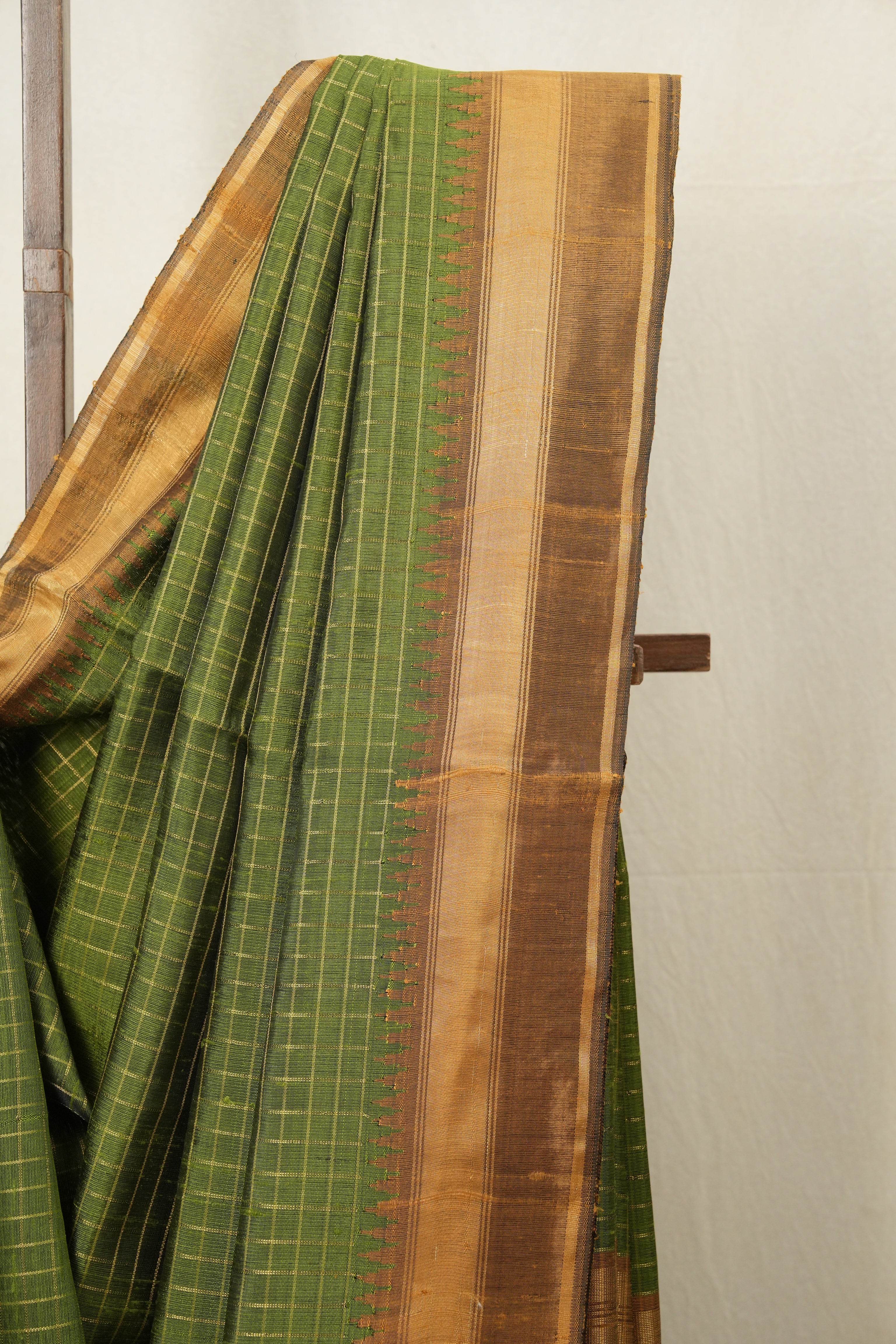 Mehendi Green Raw Silk Saree - SRMGRSS389
