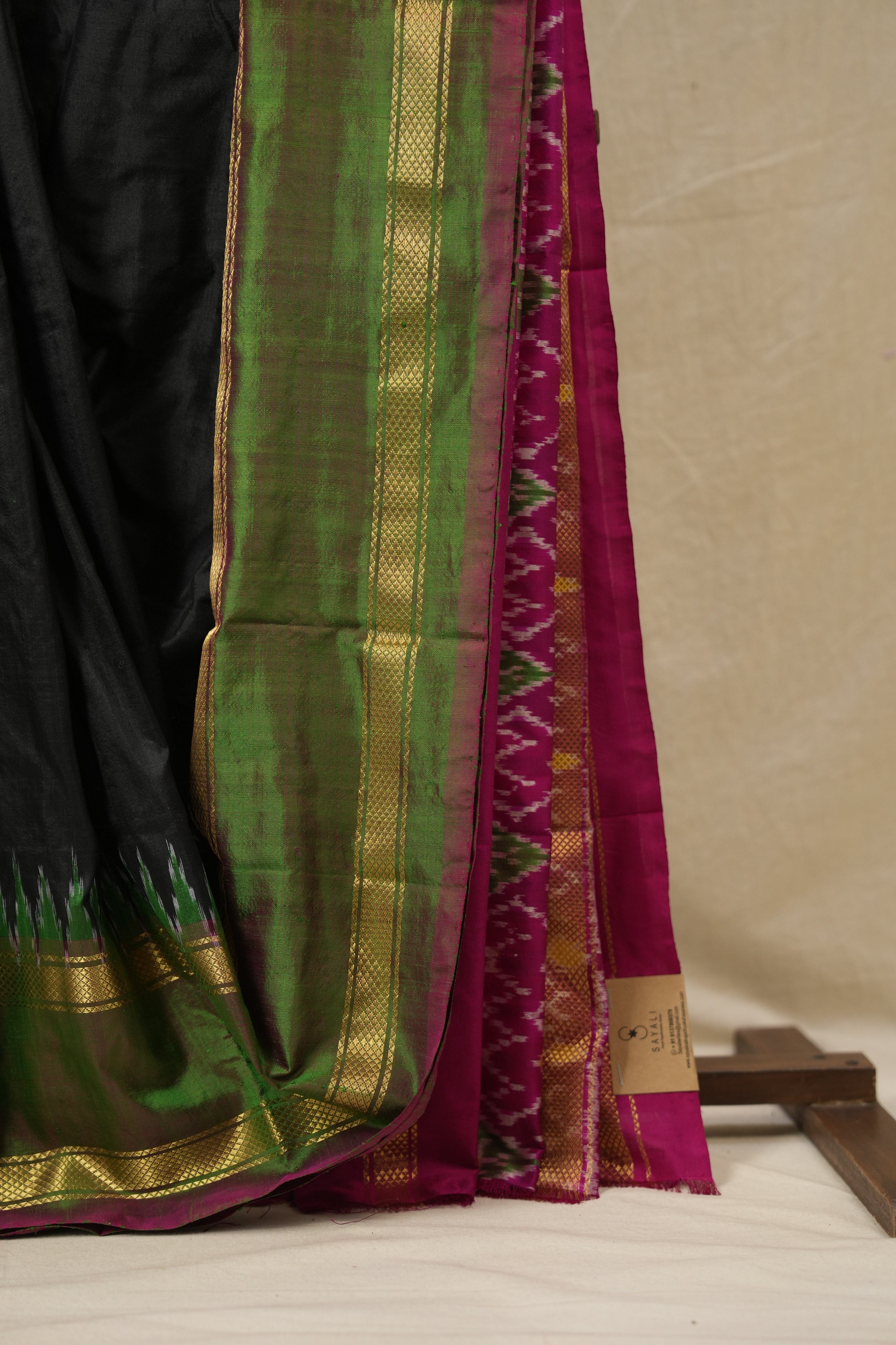 Black Pochampalli Silk Ikat Saree - SRBPSIS303
