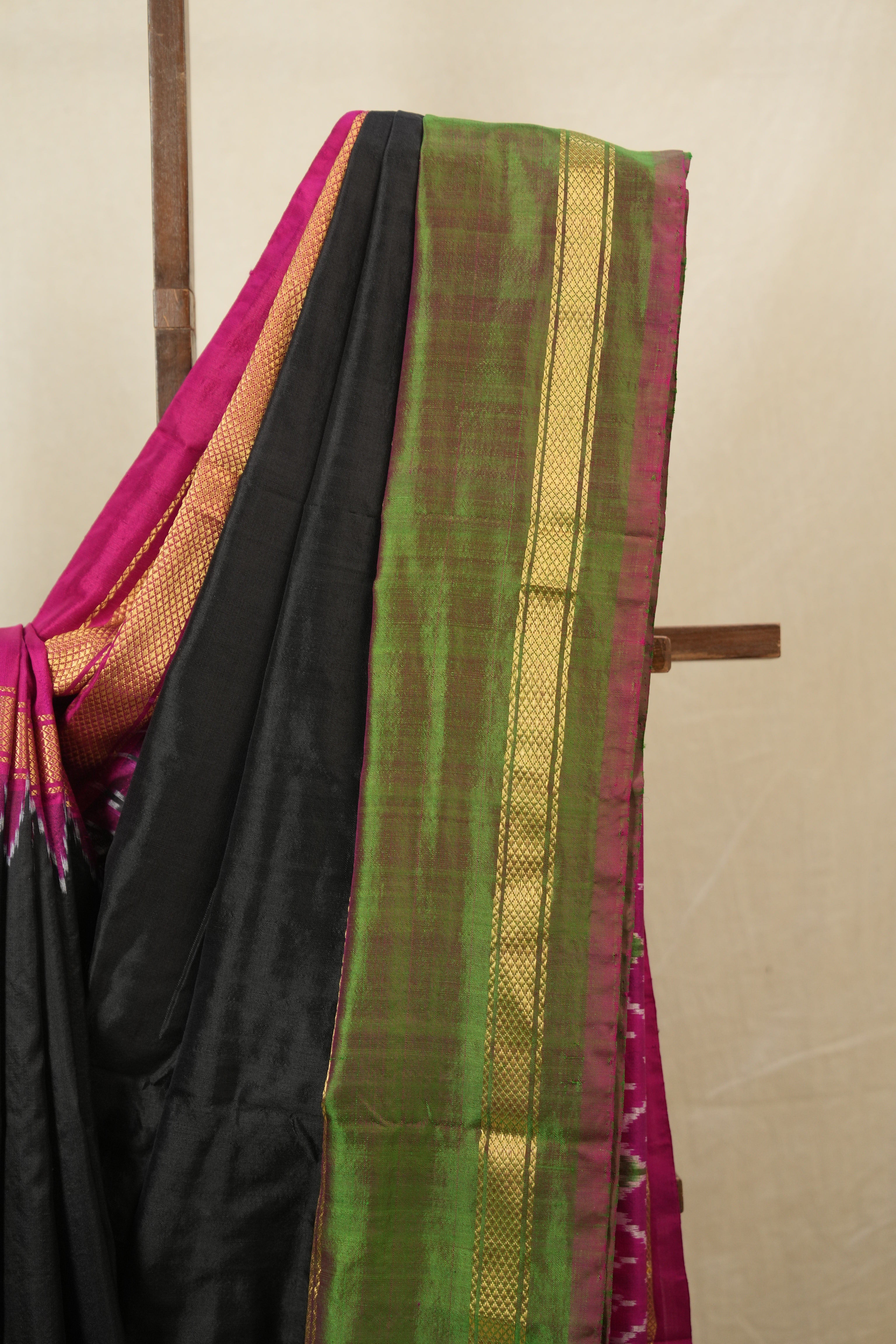 Black Pochampalli Silk Ikat Saree - SRBPSIS303