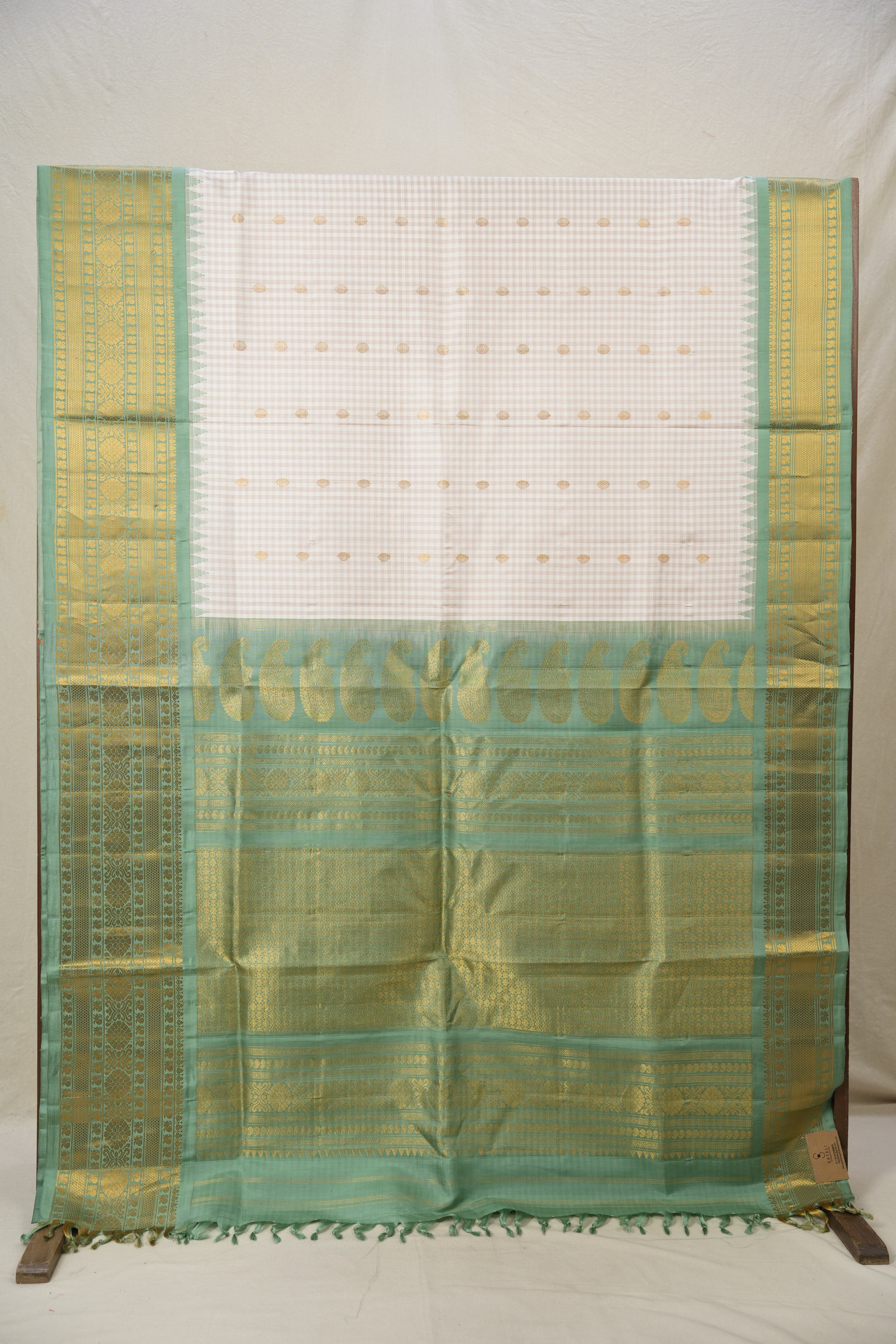 Beige White Gadwal Silk Saree - SRBWGSS602