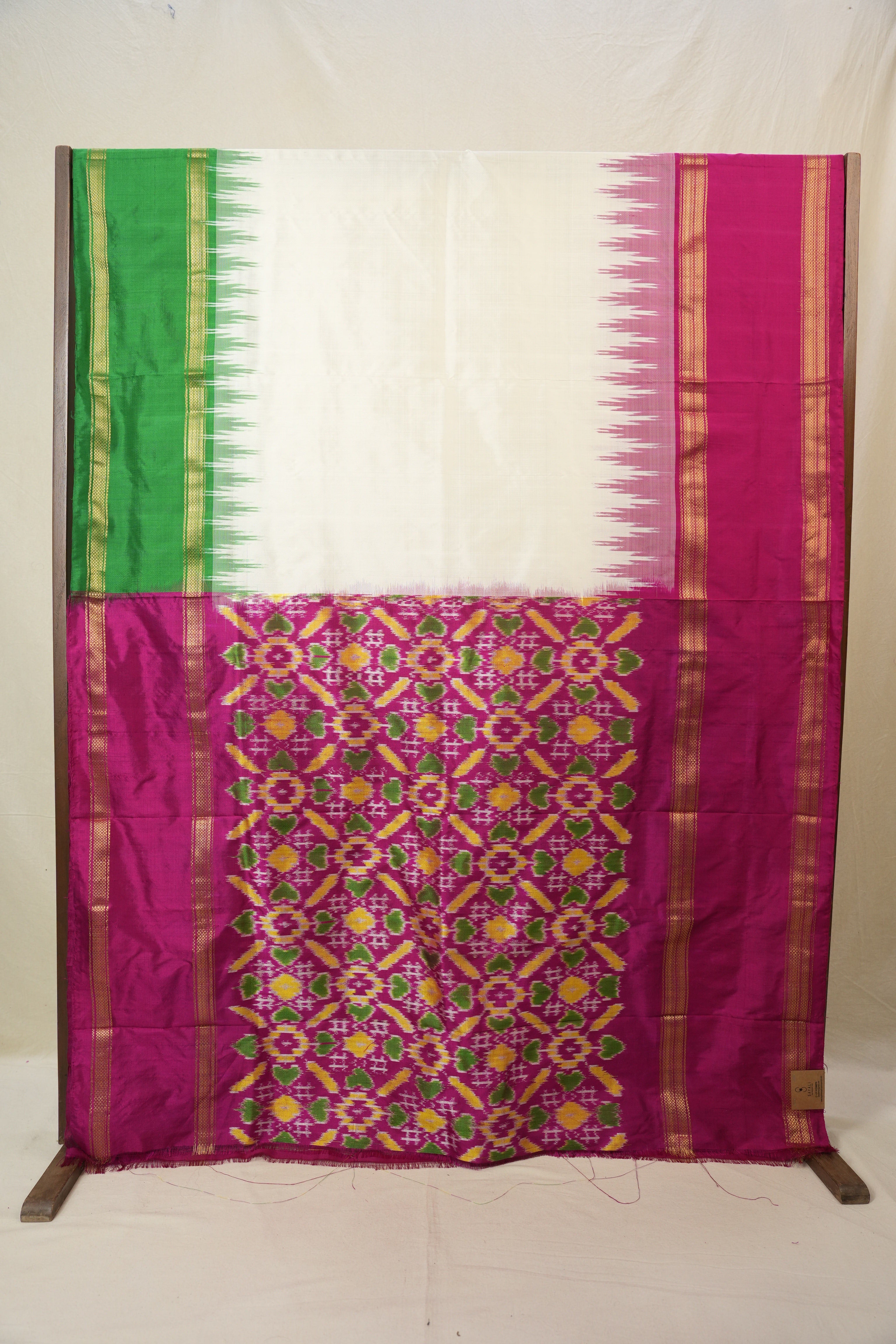 Cream Pochampalli Silk Ikat Saree - SRCPSIS304