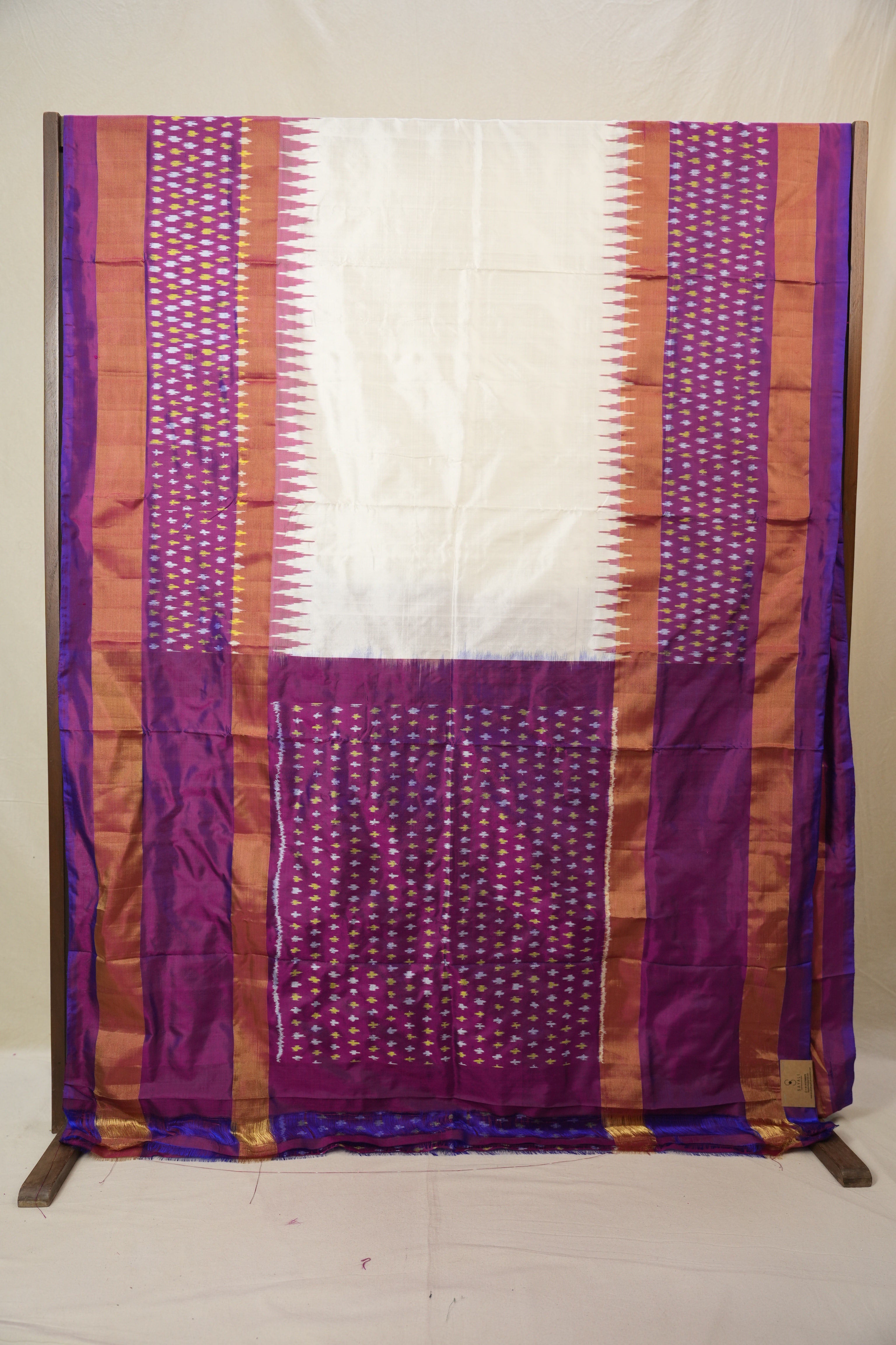 White Pochampalli Silk Ikat Saree - SRWPSIS311