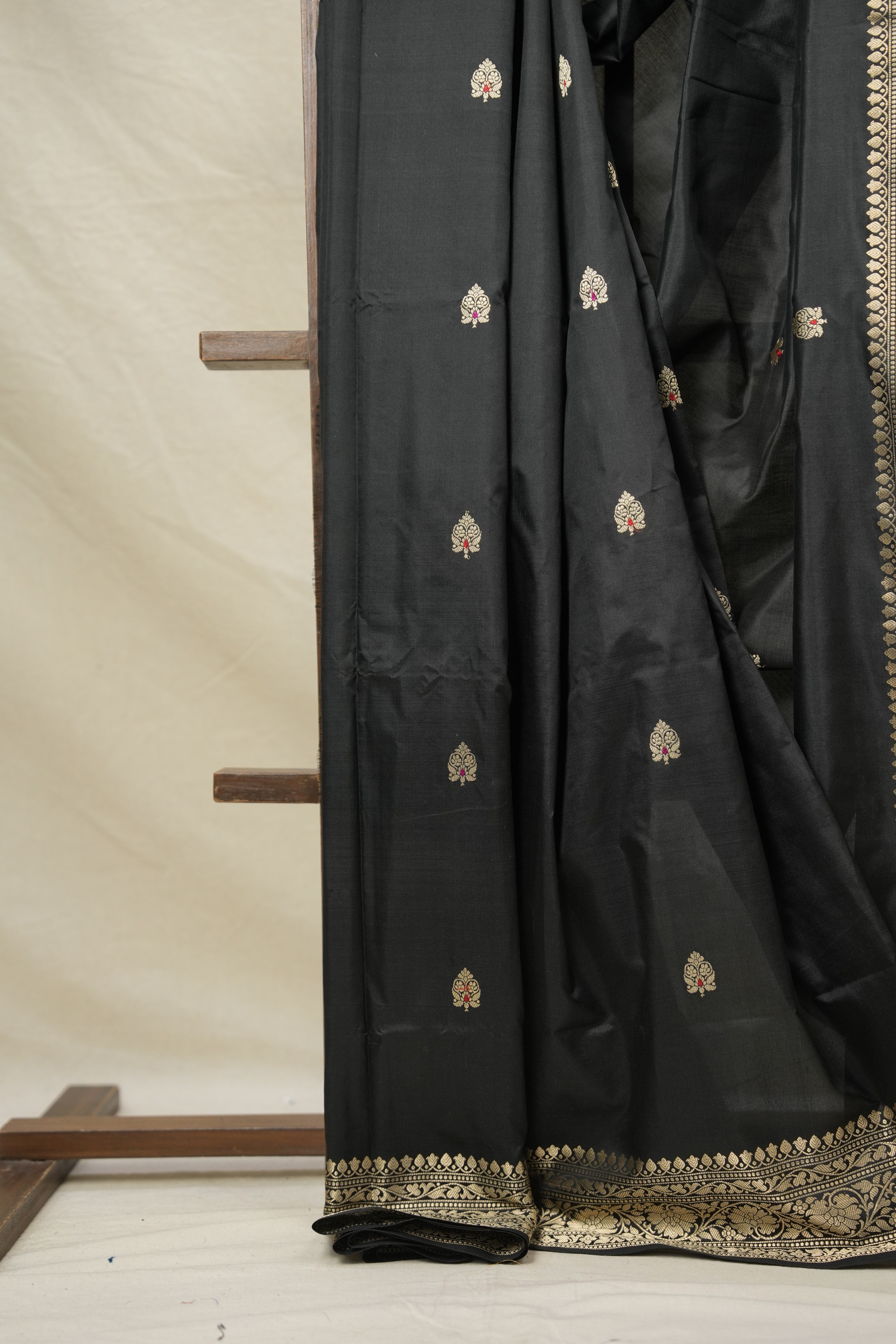 Black Banarasi Silk Saree - SRBBSS852