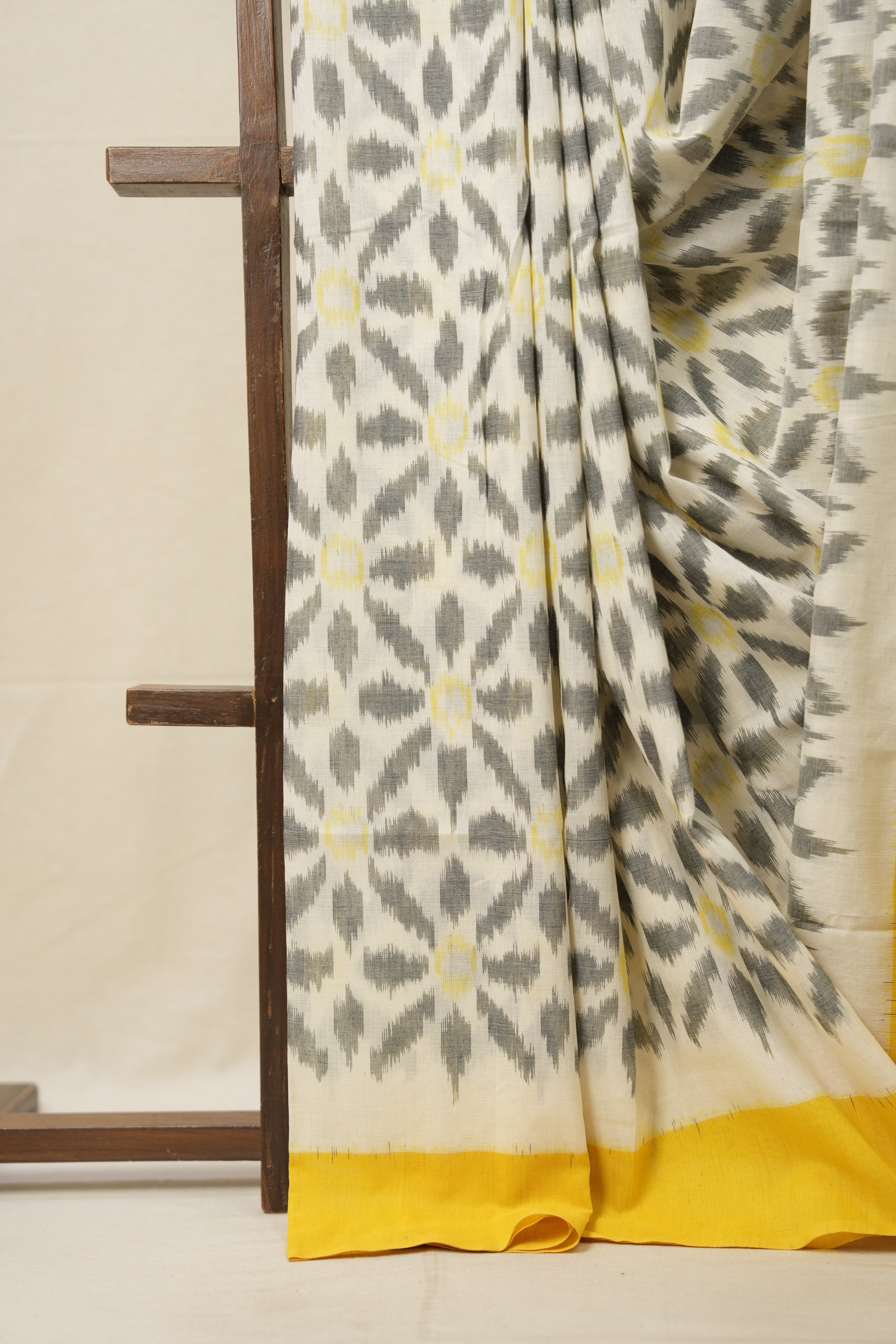 White Grey Pochampalli Cotton Ikat Saree - SRWGPCIS579