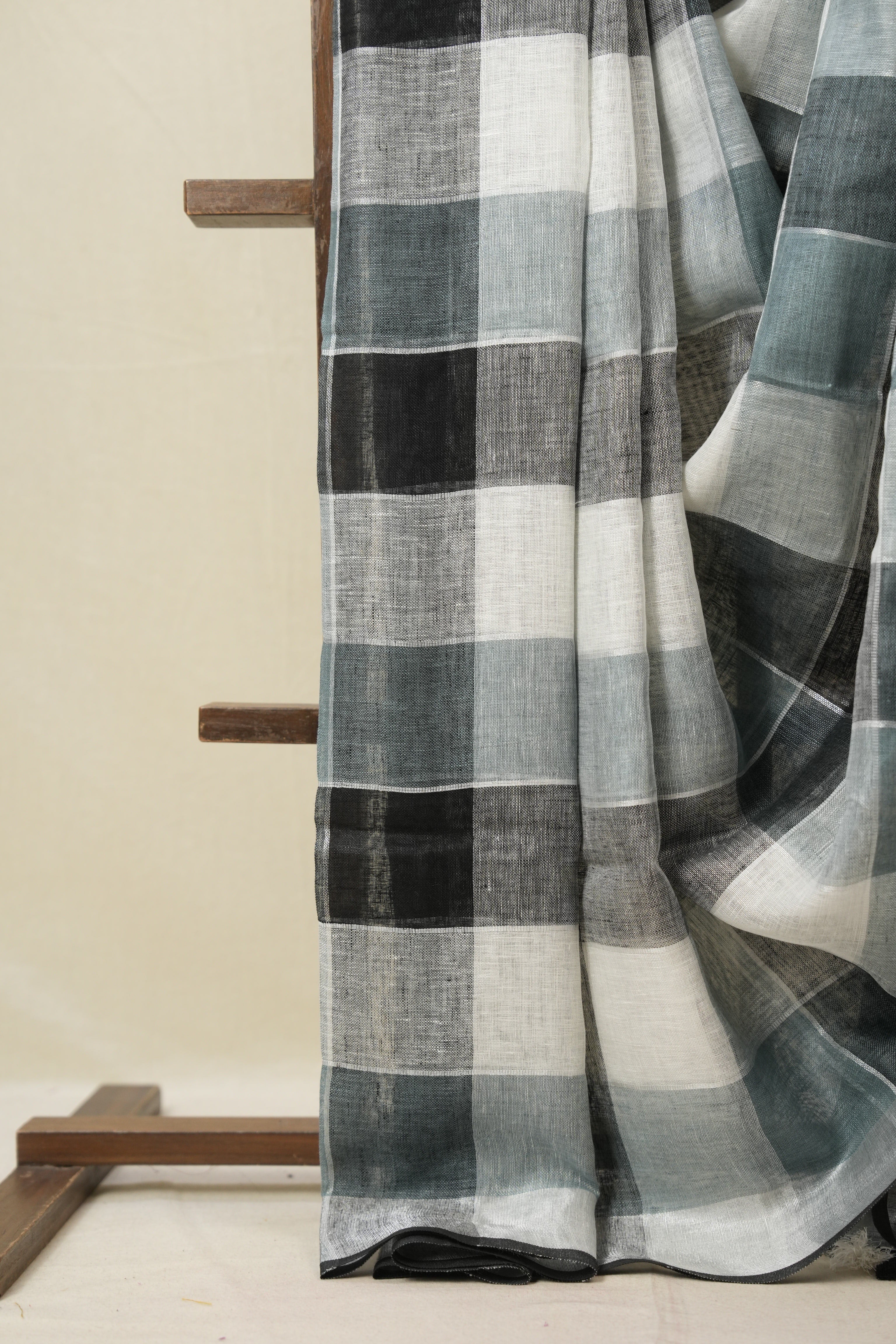 Multicolor Linen Saree With Tassels - SRMLS492