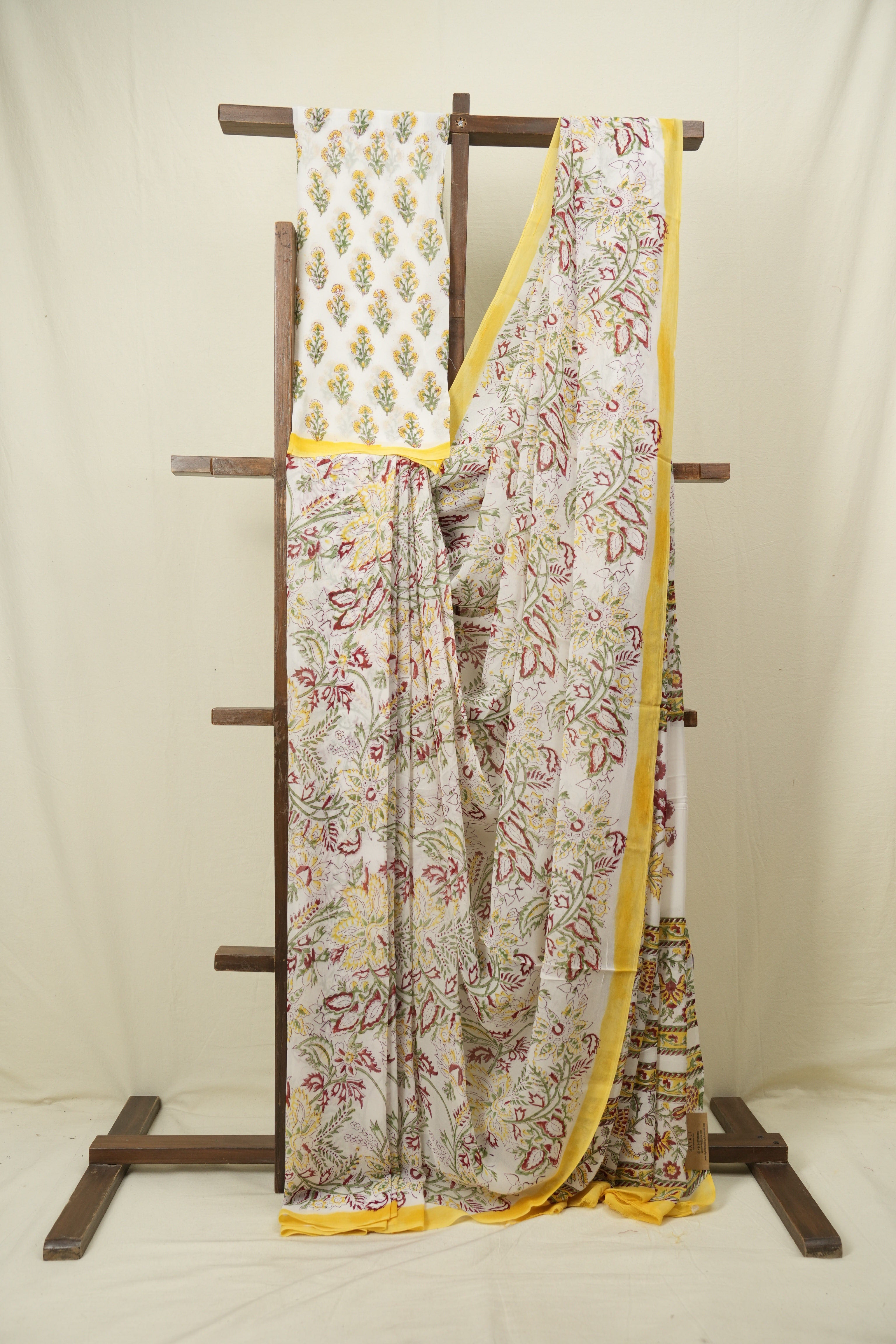White HBP Chiffon Saree - SRYHCS63