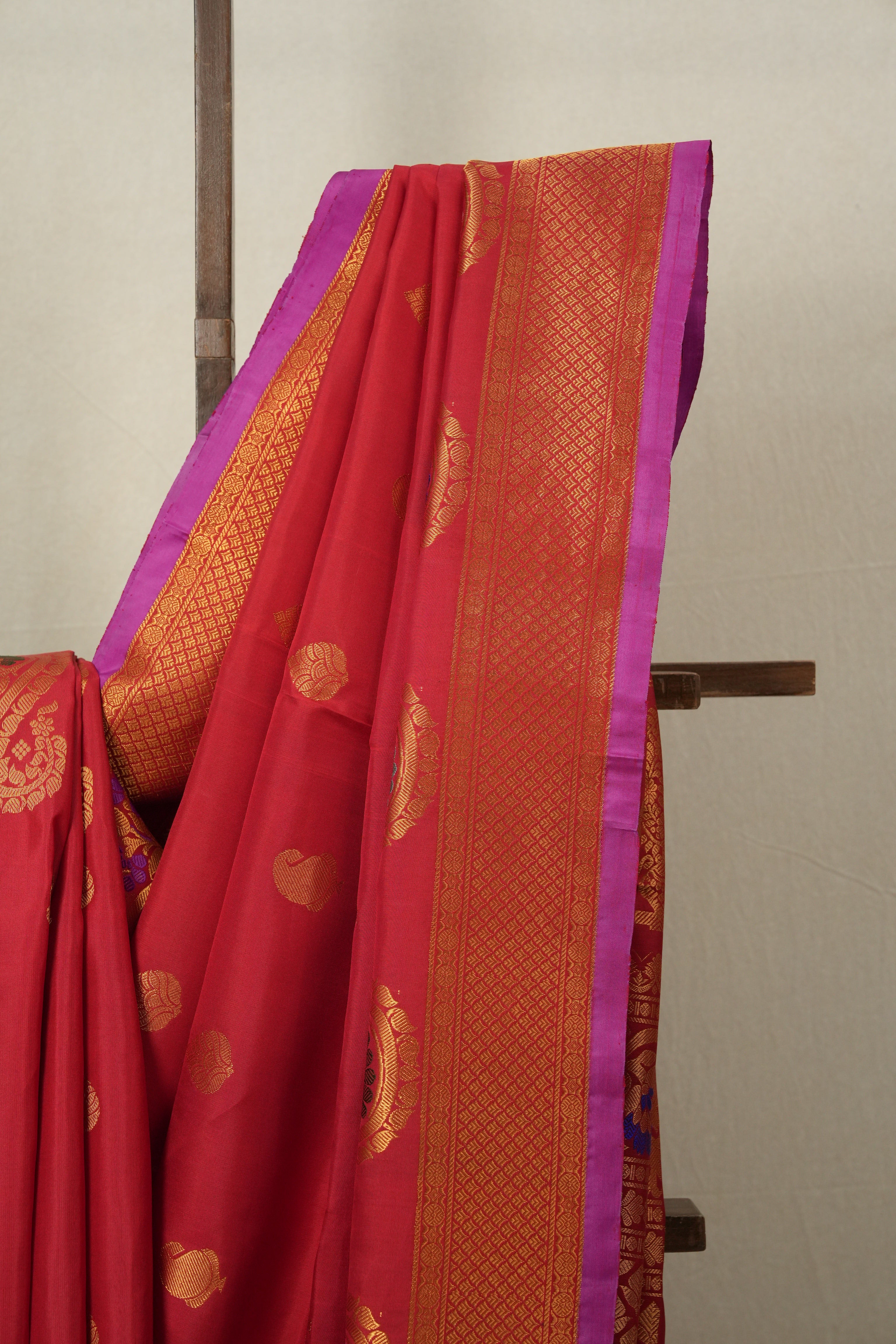 Scarlet Red Gadwal Silk Saree - SRSRGSS325