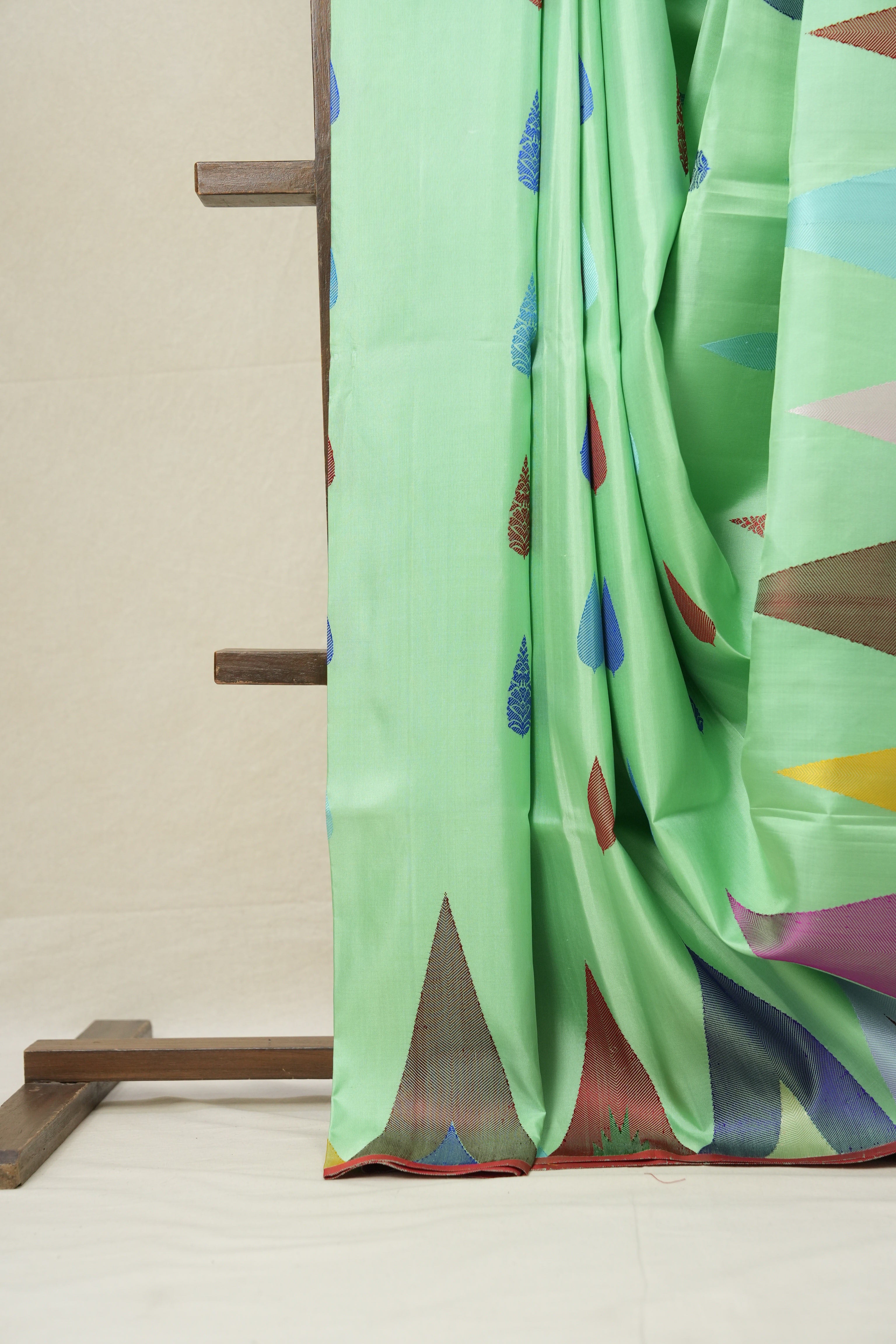 Parrot Green Gadwal Silk Saree - SRPGGSS306