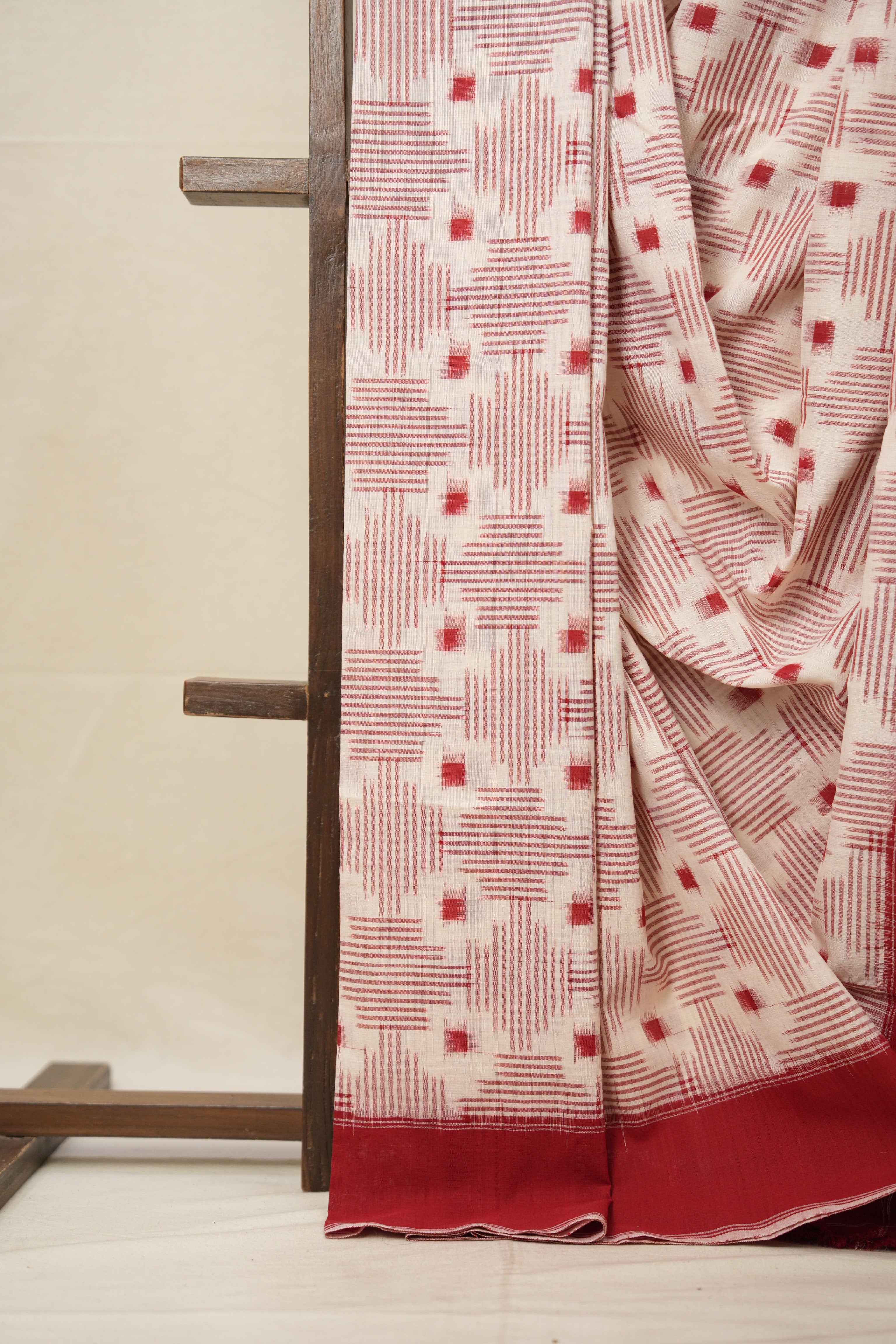 Red White Pochampalli Cotton Ikat Saree - SRRWPCIS586