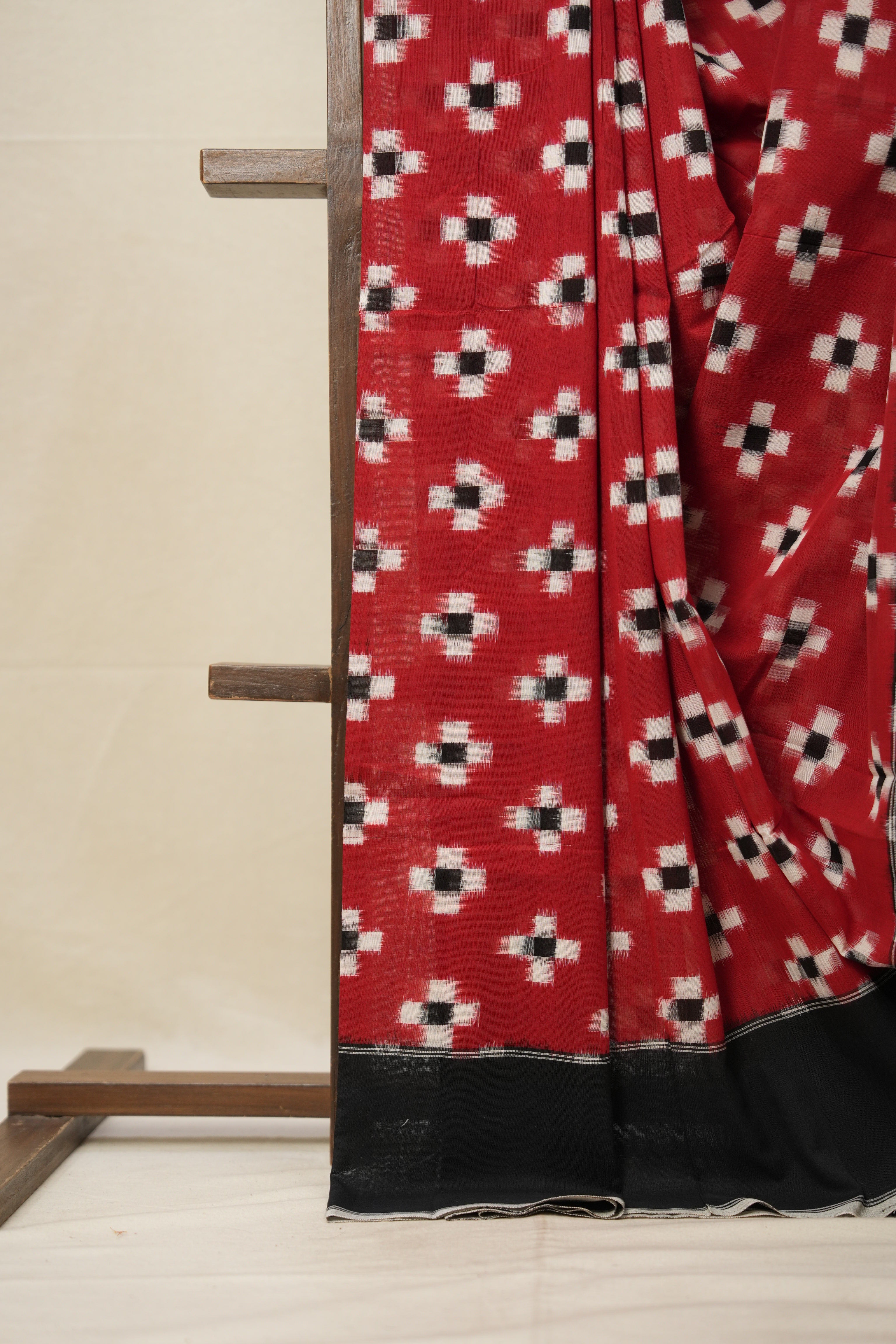 Red - Black Pochampalli Cotton Ikat Saree - SRRBPCIS583