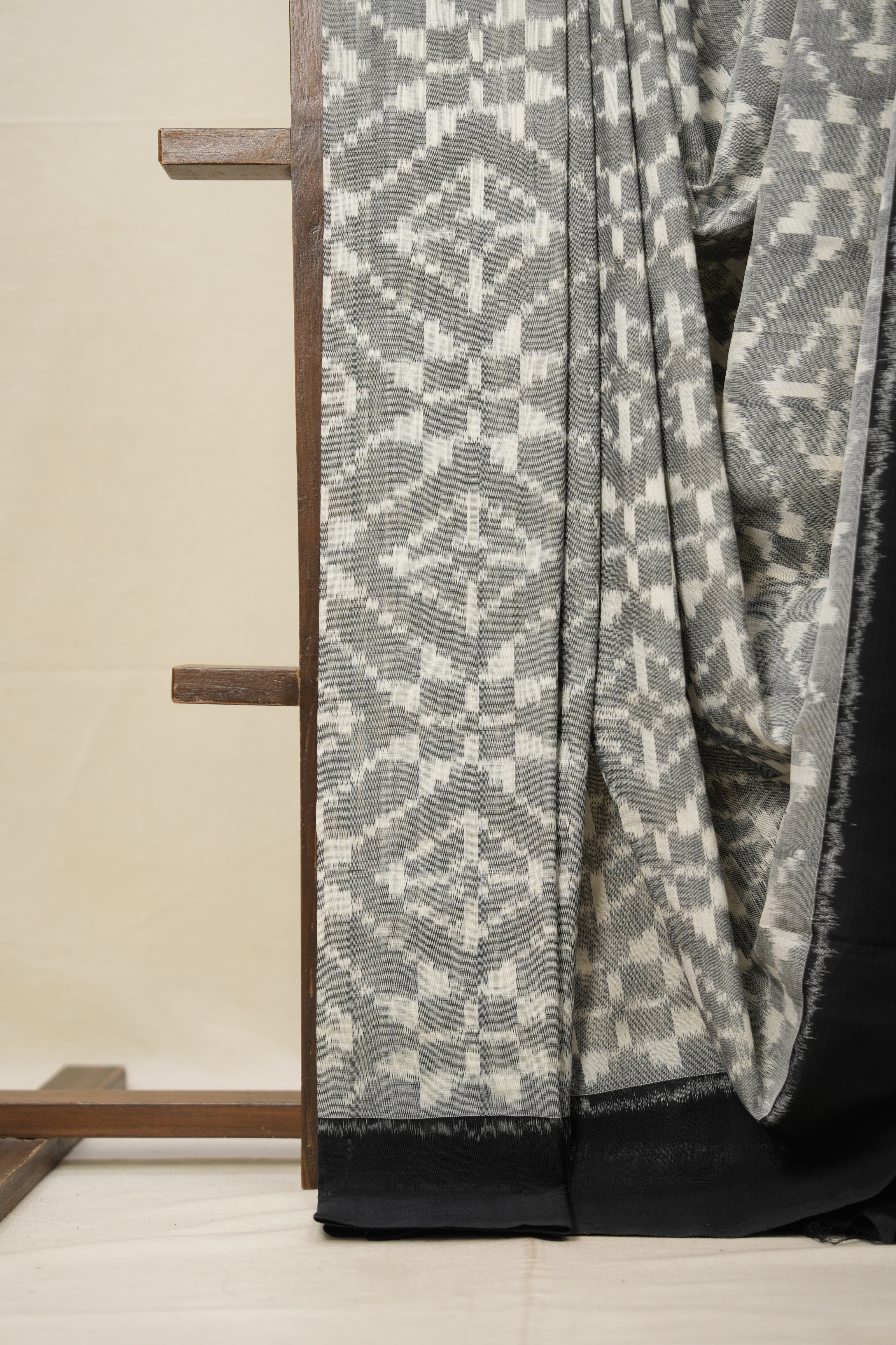 White-Grey Pochampalli Cotton Ikat Saree - SRWGPCIS609