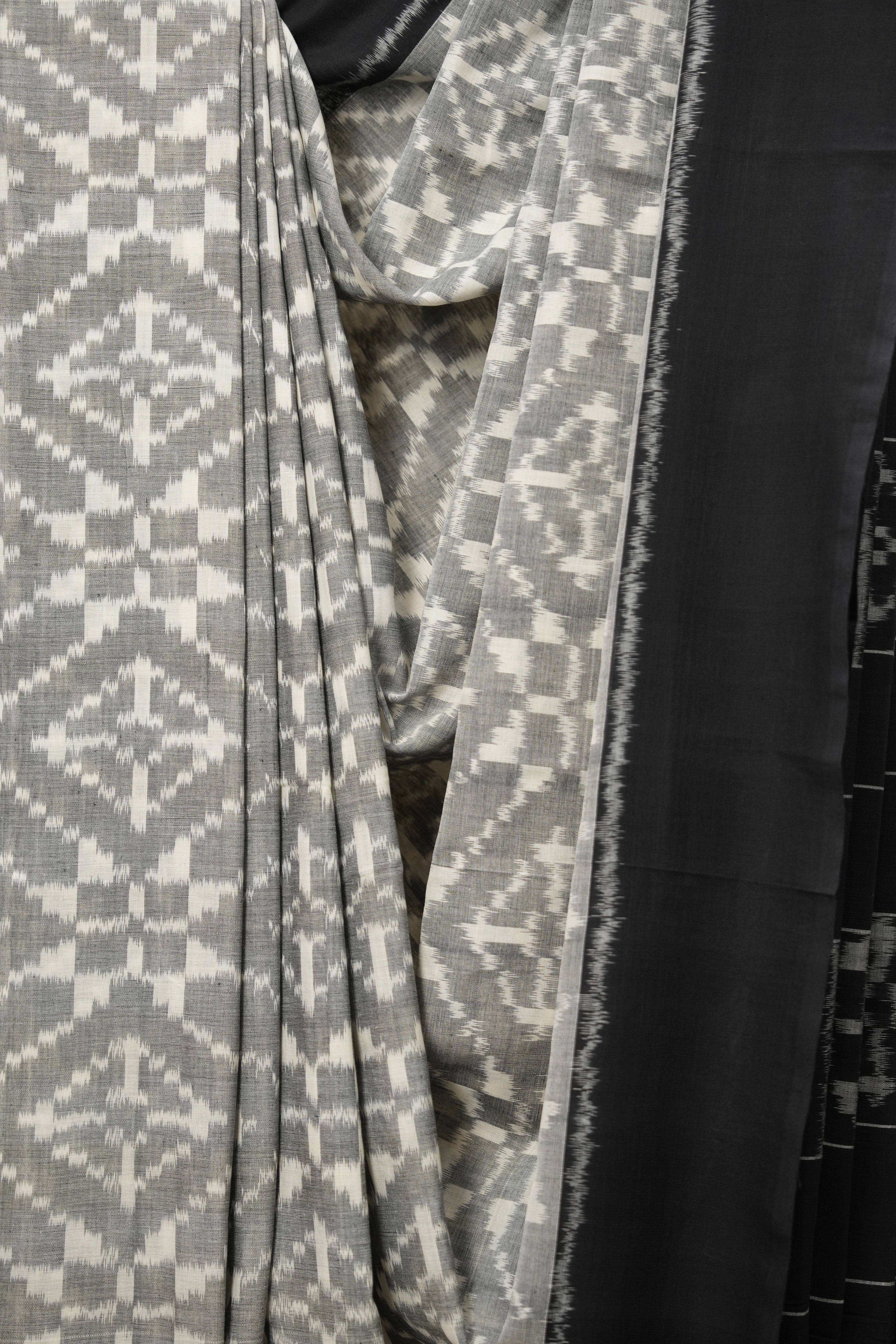 White-Grey Pochampalli Cotton Ikat Saree - SRWGPCIS609
