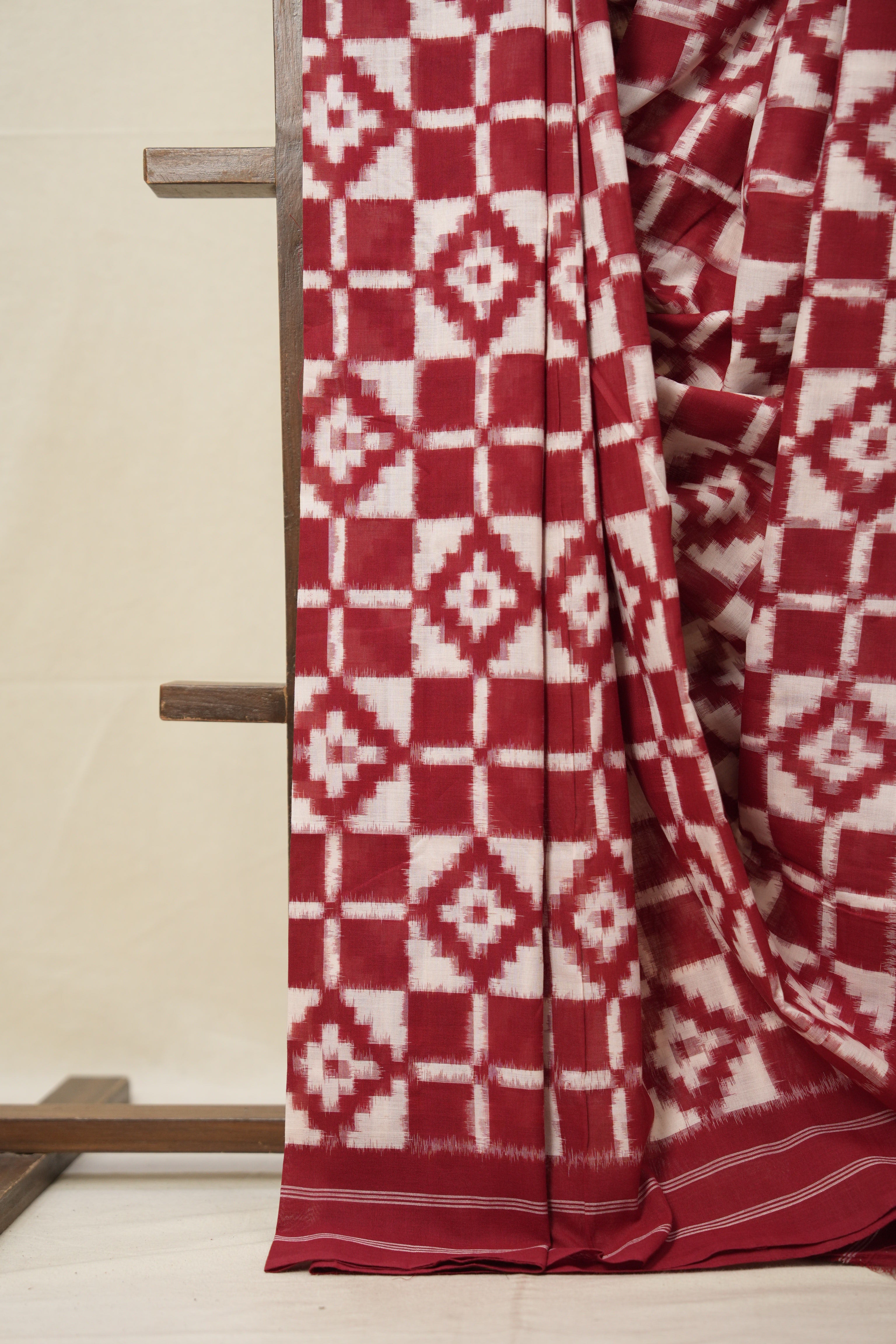 White Red Pochampalli Cotton Ikat Saree - SRWRPCIS602