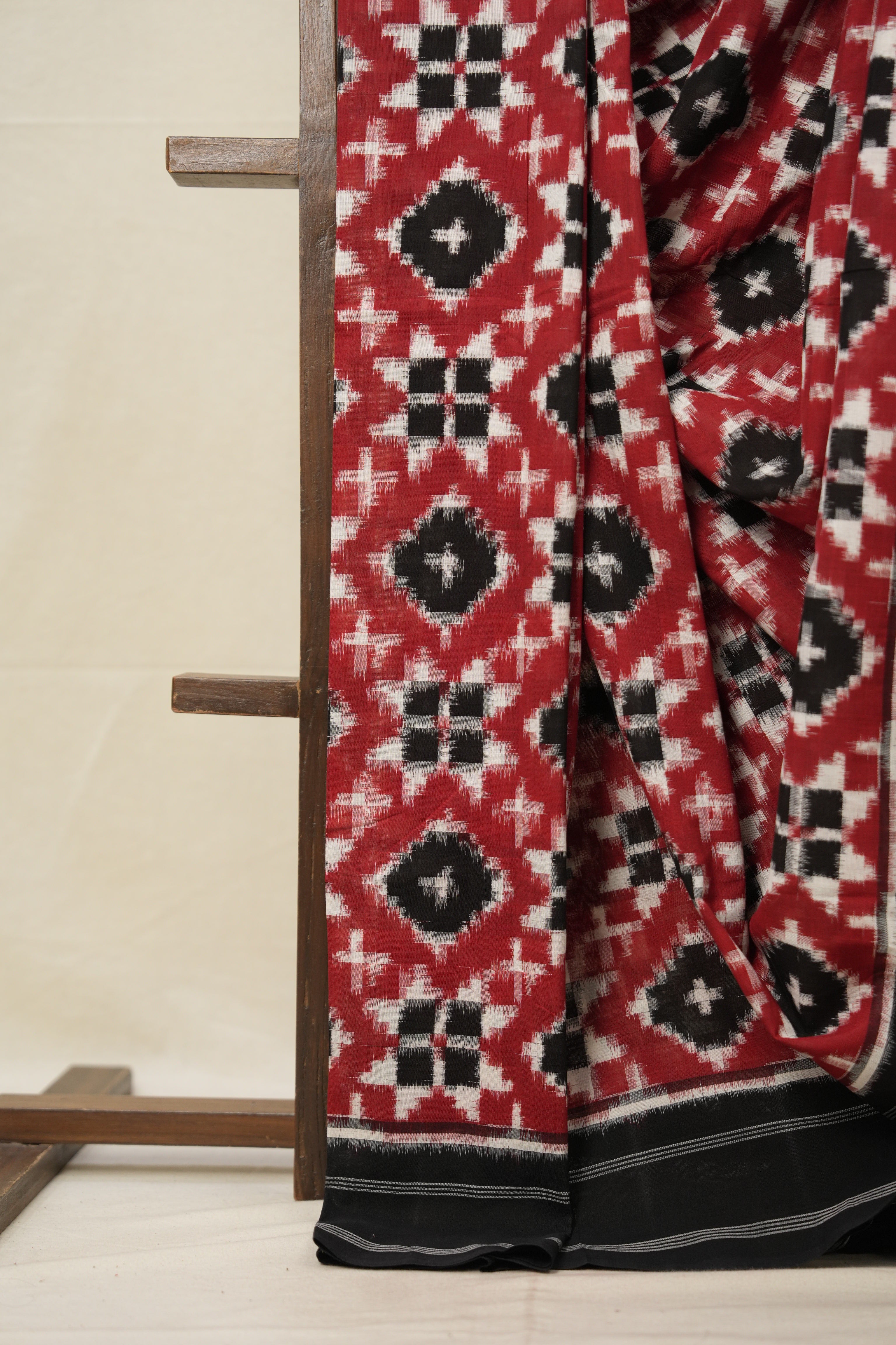 Red Black Pochampalli Cotton Ikat Saree - SRRBPCIS613