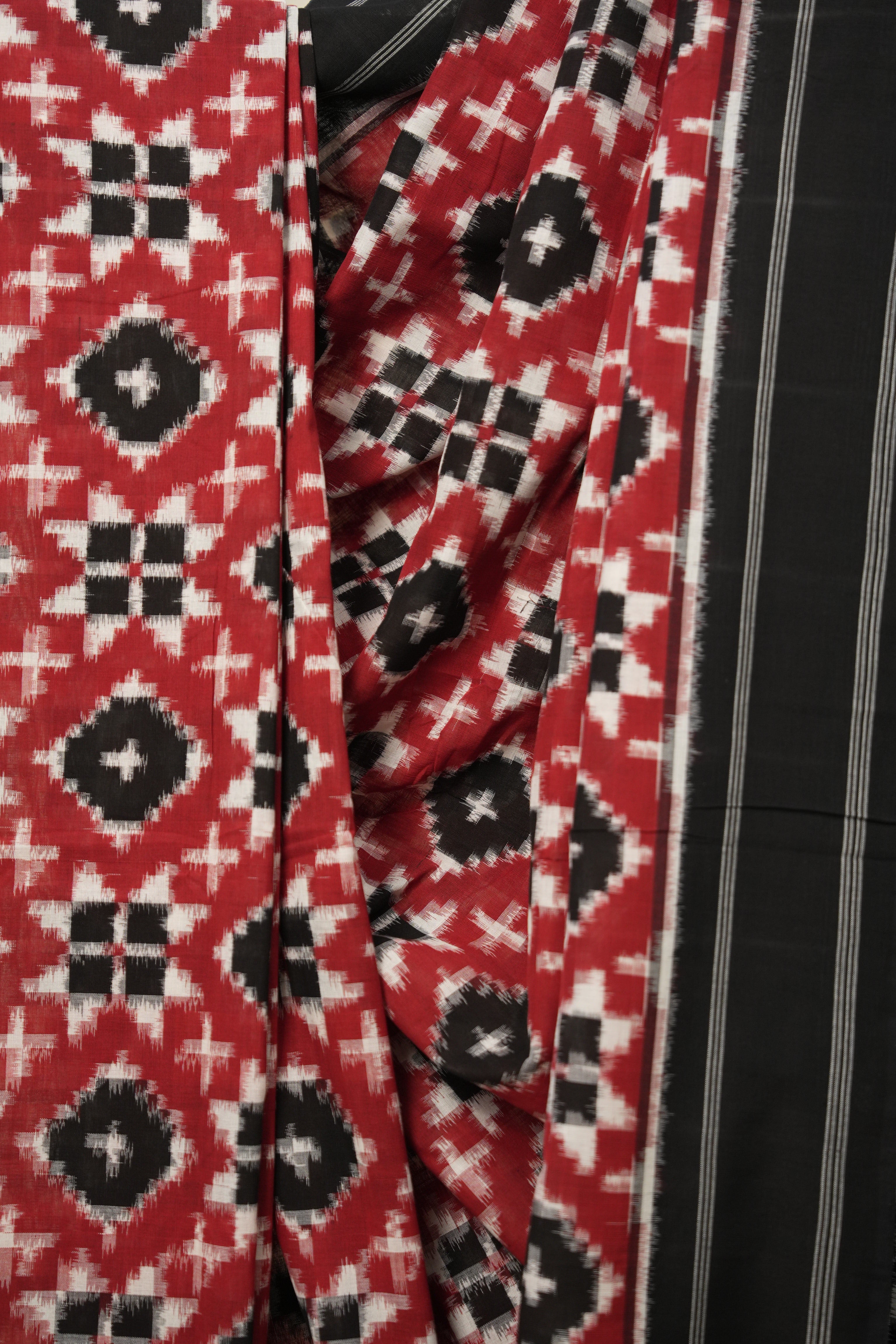 Red Black Pochampalli Cotton Ikat Saree - SRRBPCIS613