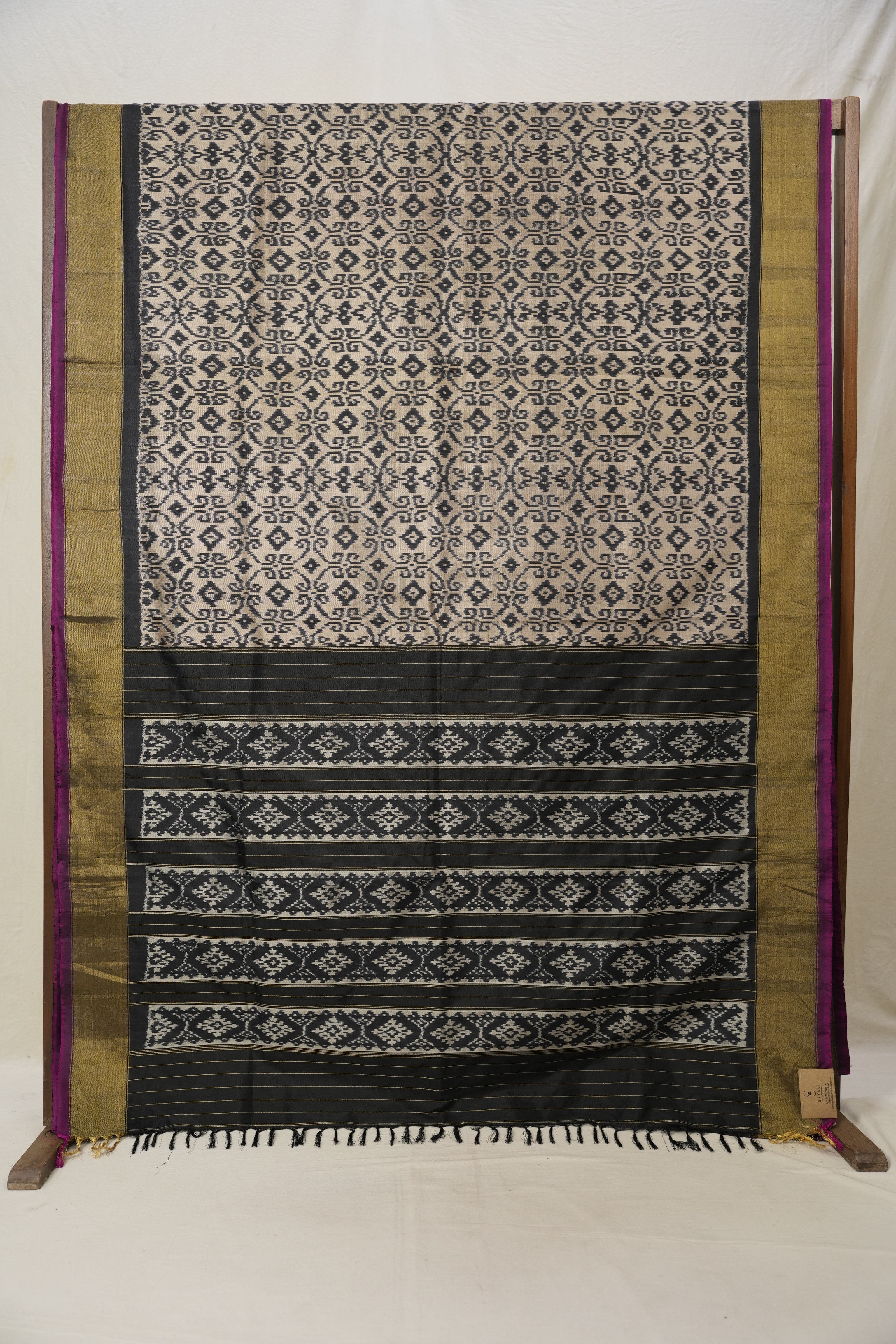 Cream Black Pochampalli Silk Ikat Saree - SRCBPSIS198